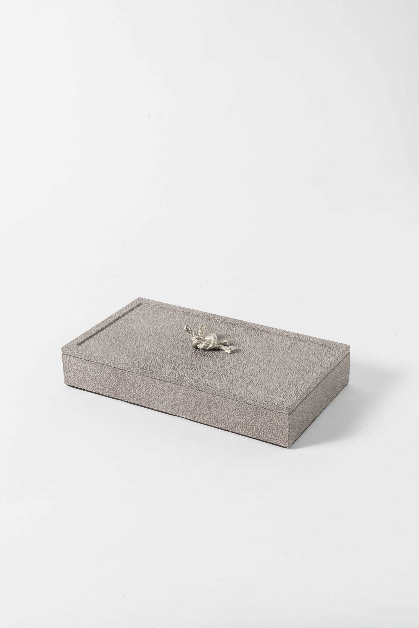 Thalia Trinket Box by Pinetti | Handmade in leather | Metal decorative element plated in 24k gold or silver polished | Home Decor Accessories | 2Jour Concierge, your luxury lifestyle shop