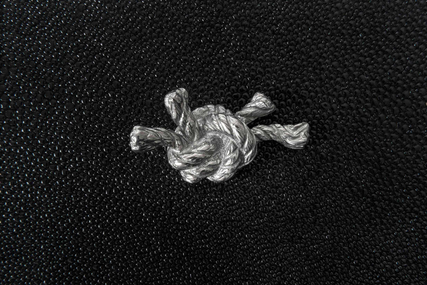 Thalia Trinket Box by Pinetti | Handmade in leather | Metal decorative element plated in 24k gold or silver polished | Home Decor Accessories | 2Jour Concierge, your luxury lifestyle shop