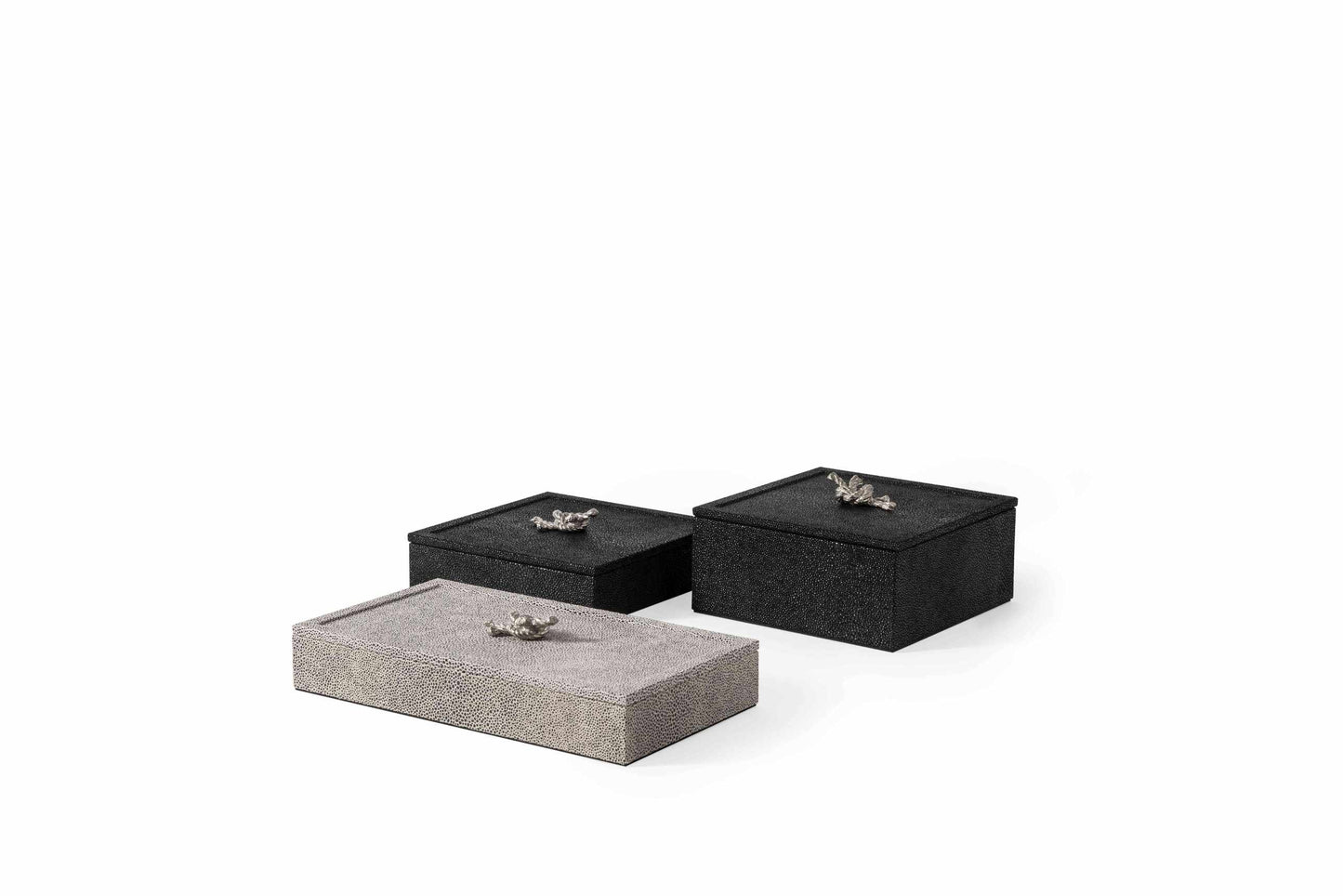 Thalia Trinket Box by Pinetti | Handmade in leather | Metal decorative element plated in 24k gold or silver polished | Home Decor Accessories | 2Jour Concierge, your luxury lifestyle shop