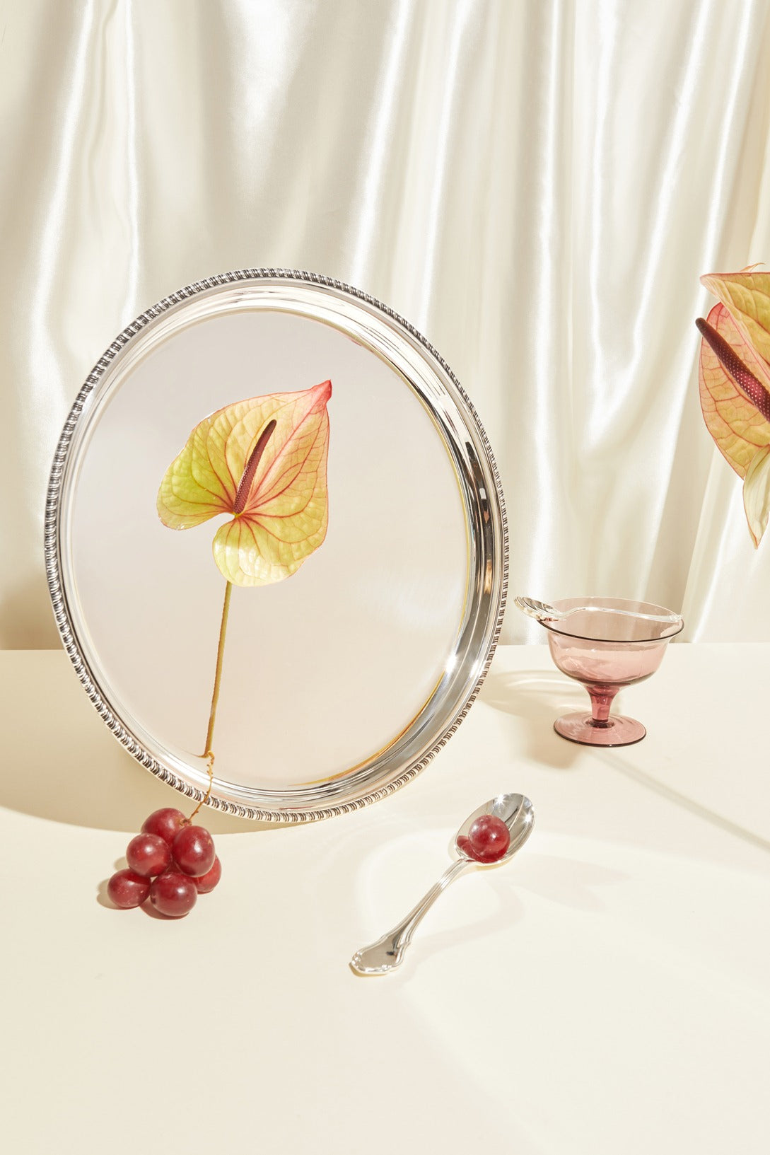 Zanetto Regina Anna | Trays: Silver-plated metal with smooth & shiny finish, available in oval (42 × 30), oval with handles (47 (60) × 34), rectangular (42 × 29 & 33 × 22), rectangular with handles (51 (60) × 38), and round (dm 35), ideal for serving hors d’oeuvres, cocktails, and desserts elegantly | Tableware & Serveware / Trays | 2Jour Concierge, your luxury lifestyle shop