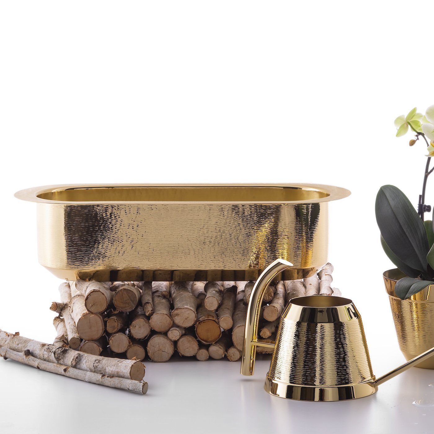 Ciccio Shiny Brass Watering Can by Zanetto | Handcrafted metal polished brass watering can with beeswax coating. | Gardening and Home Decor | 2Jour Concierge, your luxury lifestyle shop