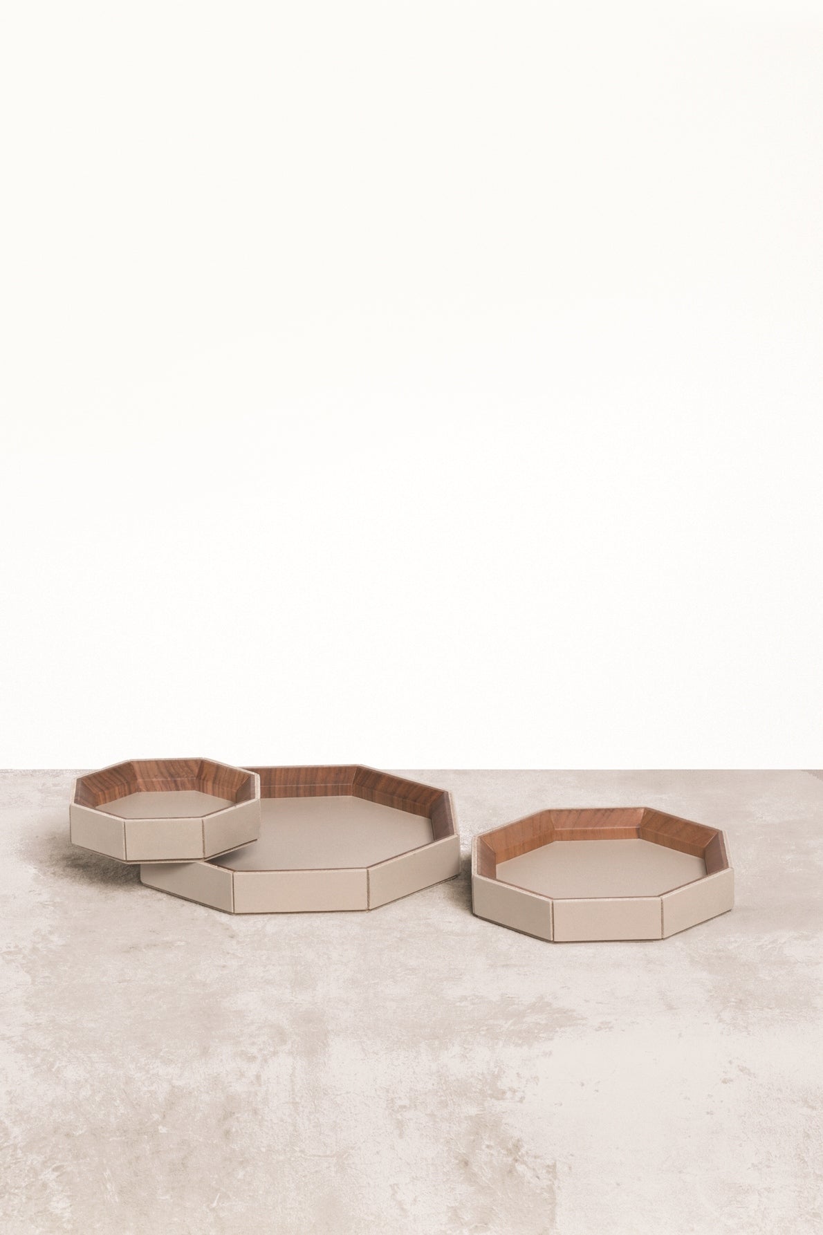 Rabitti 1969 Coste Valet Tray | Saddle leather and solid walnut valet tray | Home Decor and Storage | 2Jour Concierge, your luxury lifestyle shop