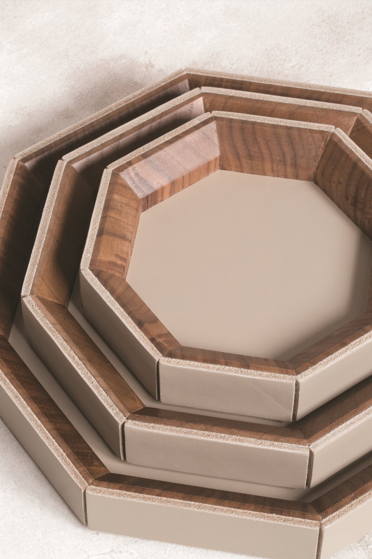 Rabitti 1969 Coste Valet Tray | Saddle leather and solid walnut valet tray | Home Decor and Storage | 2Jour Concierge, your luxury lifestyle shop