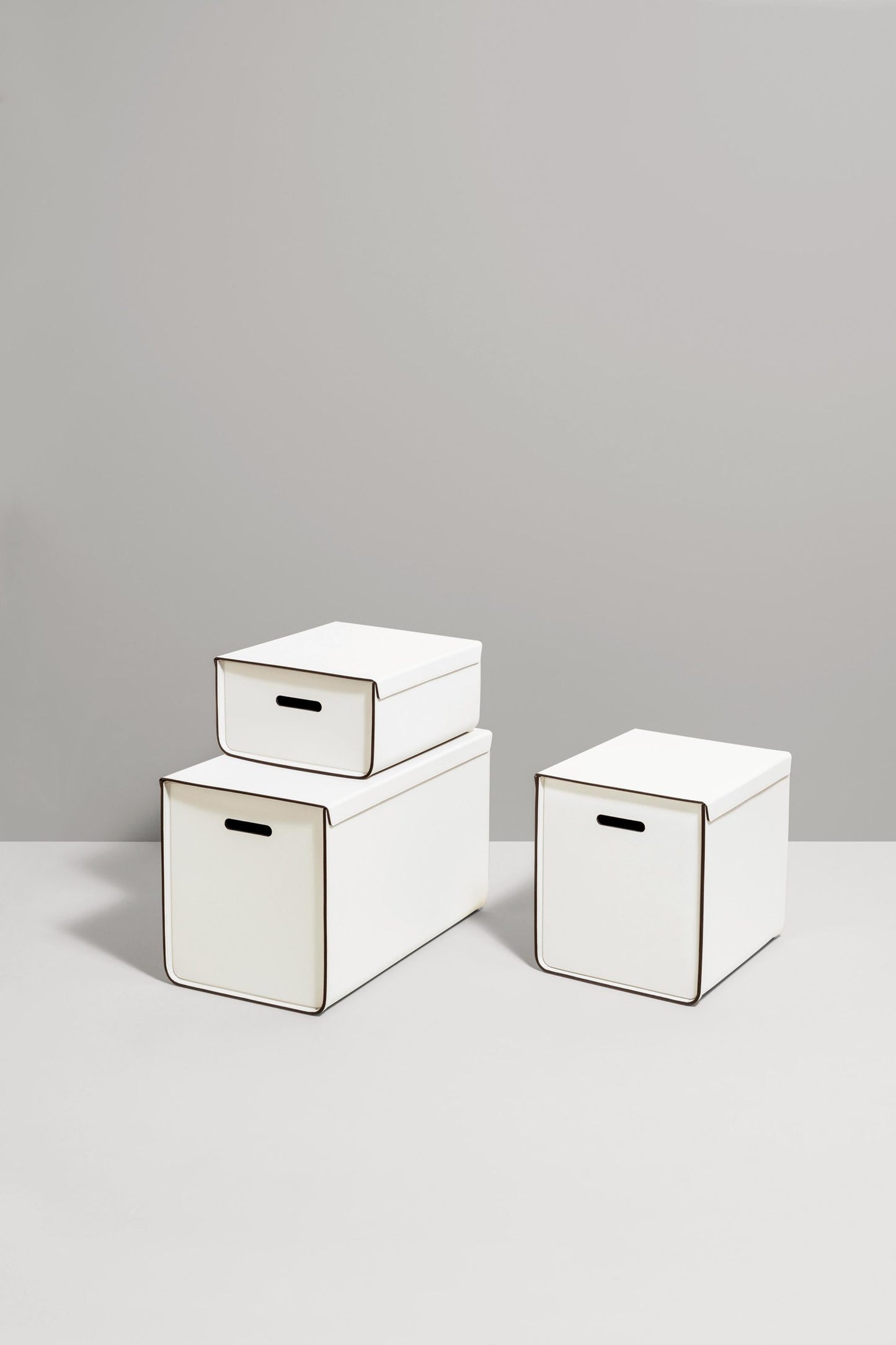 Atena Regenerated Leather Storage Box | Boxes with or without lid | Made with eco-friendly, washable, and resistant material | Suitable also for outdoor use | Find it now at 2Jour Concierge, #1 luxury high-end gift & lifestyle shop