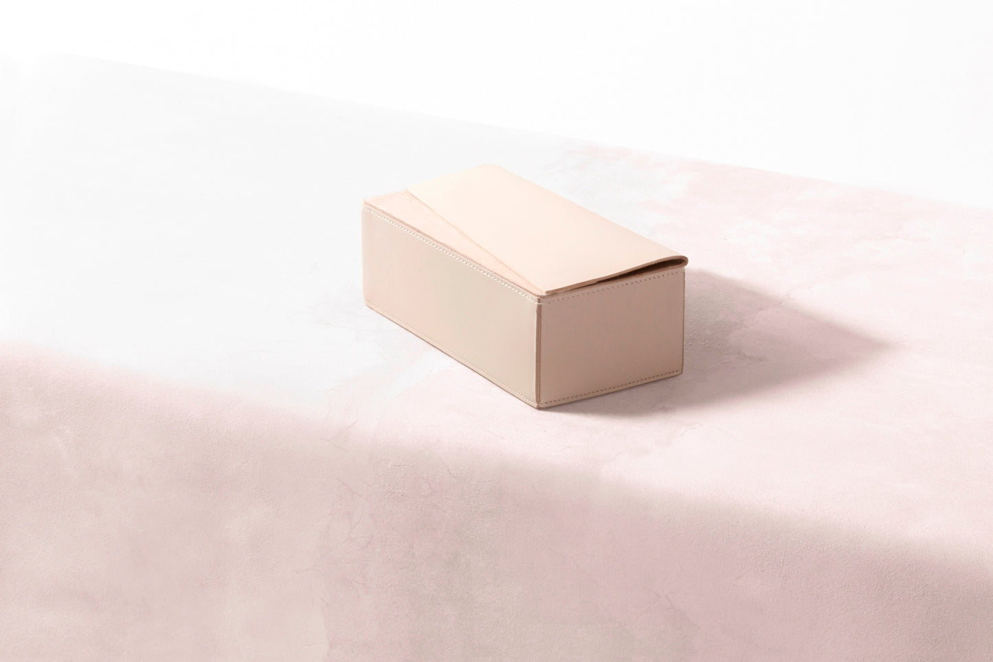 Rabitti 1969 Fold Saddle Leather Tissue Holder | Elegant and Functional Tissue Holder | Crafted with High-Quality Saddle Leather | Elevate Your Home Decor with Luxury and Style | Explore a Range of Luxury Accessories at 2Jour Concierge, #1 luxury high-end gift & lifestyle shop