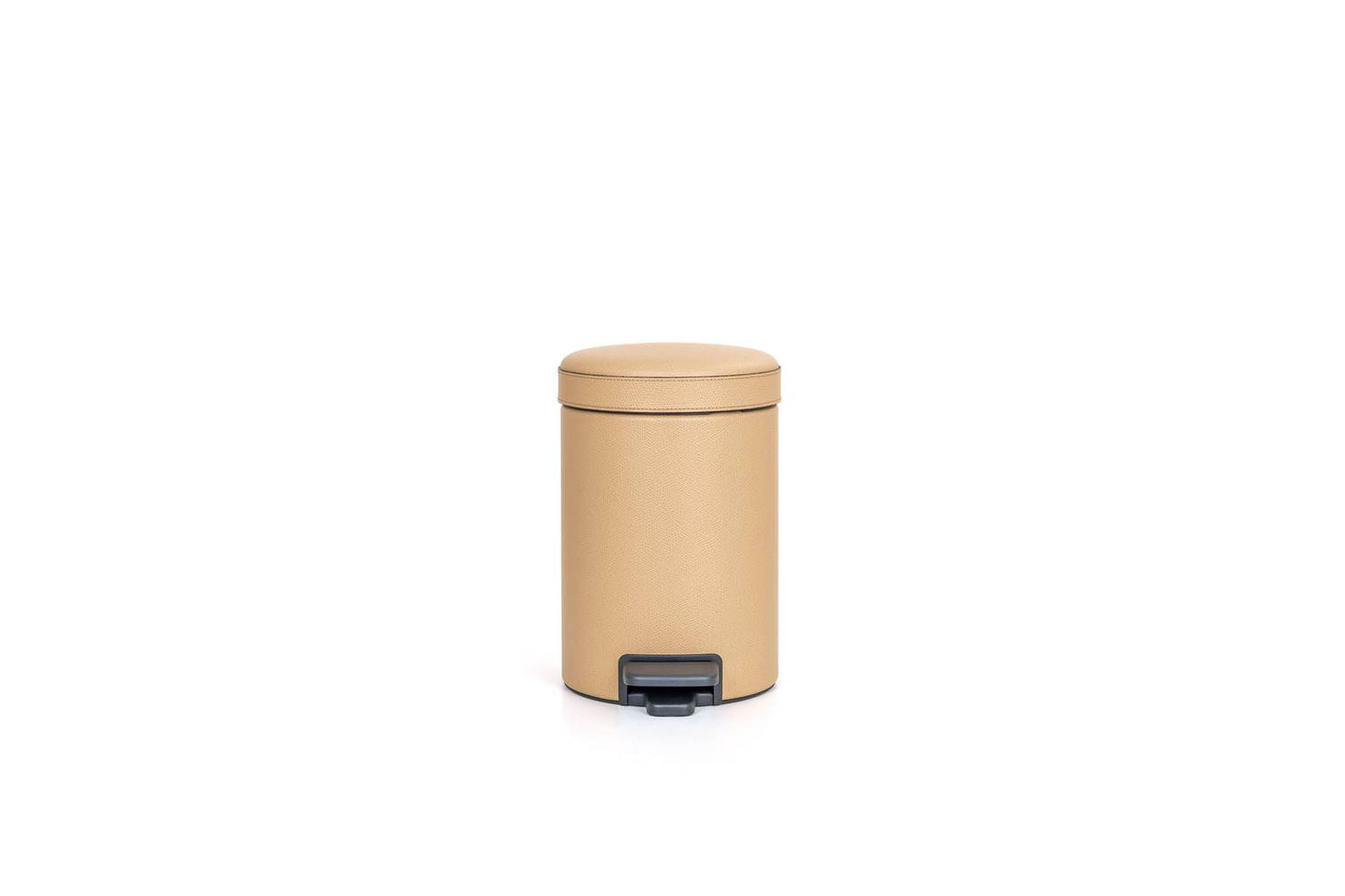 Pinetti Pedal Bin | Round pedal bin with metal structure covered in leather | Home and Office Accessories | 2Jour Concierge, your luxury lifestyle shop