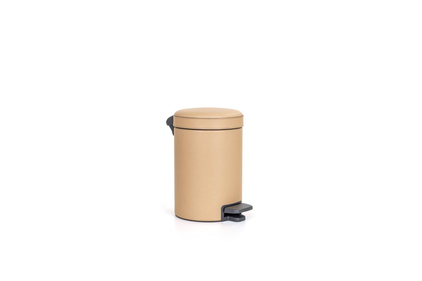 Pinetti Pedal Bin | Round pedal bin with metal structure covered in leather | Home and Office Accessories | 2Jour Concierge, your luxury lifestyle shop
