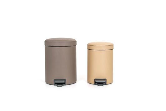 Pinetti Pedal Bin | Round pedal bin with metal structure covered in leather | Home and Office Accessories | 2Jour Concierge, your luxury lifestyle shop