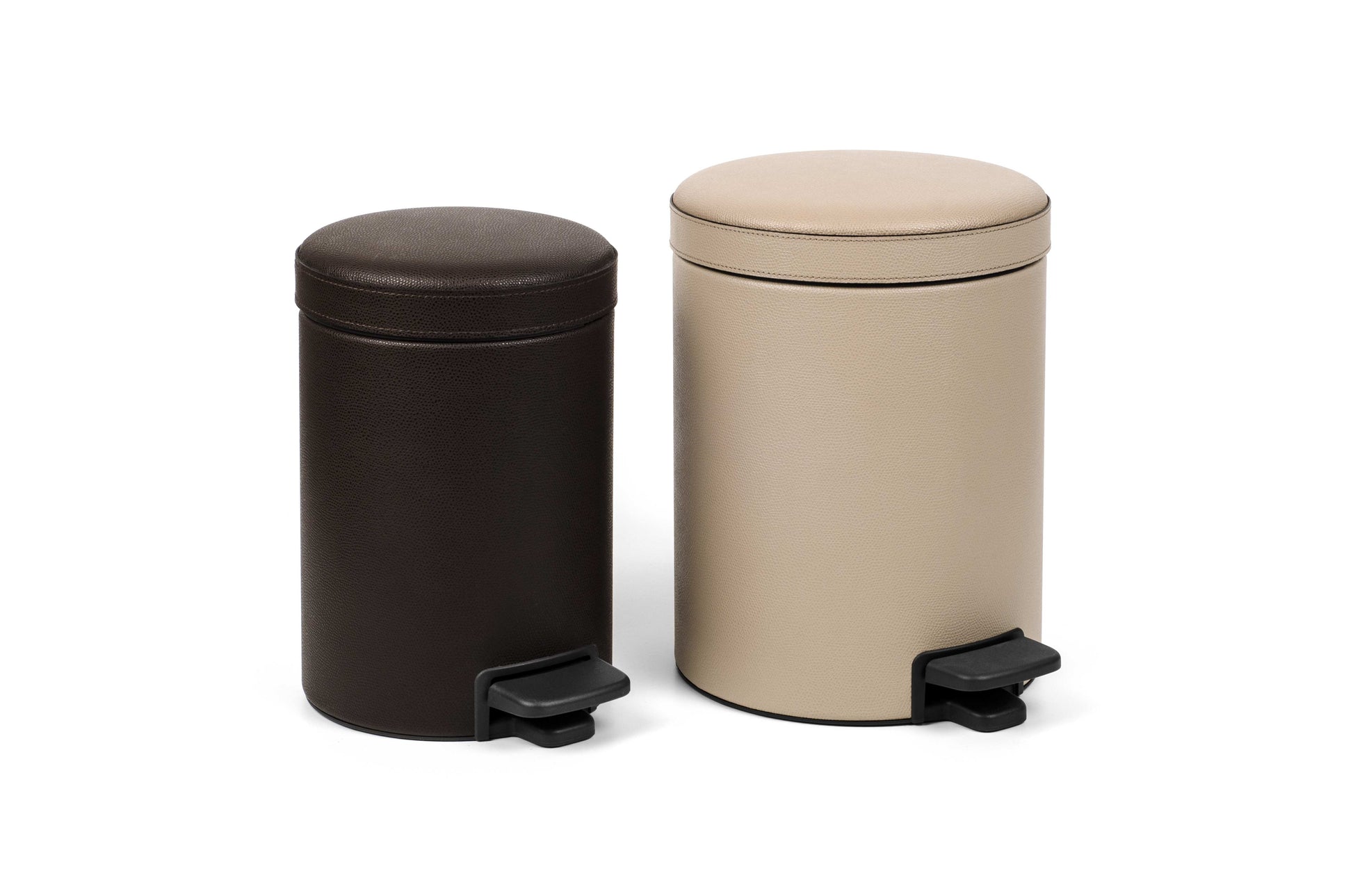 Pinetti Pedal Bin | Round pedal bin with metal structure covered in leather | Home and Office Accessories | 2Jour Concierge, your luxury lifestyle shop