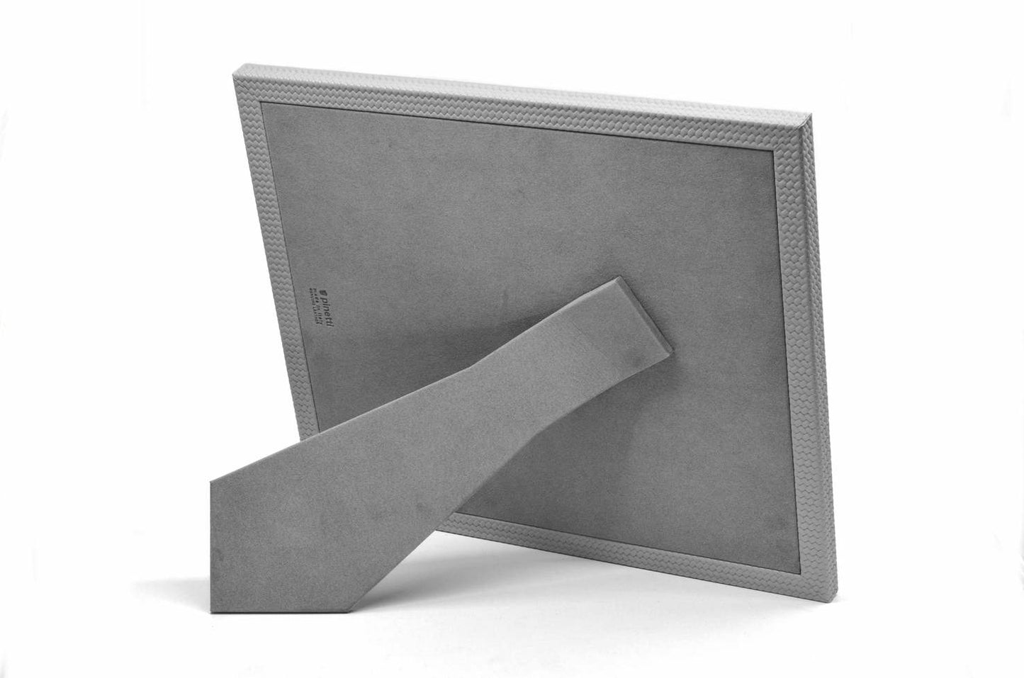 Rechteckiger, mittelgroßer Bilderrahmen mit Lederbezug, silberplattiertem Einsatz und Wildlederrückseite