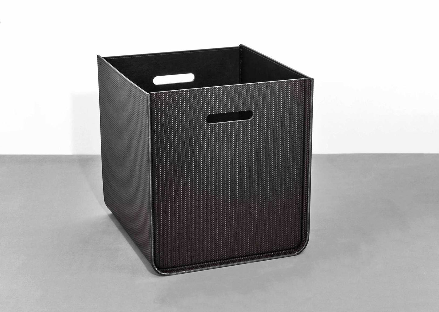Atena Regenerated Leather Storage Box | Boxes with or without lid | Made with eco-friendly, washable, and resistant material | Suitable also for outdoor use | Find it now at 2Jour Concierge, #1 luxury high-end gift & lifestyle shop