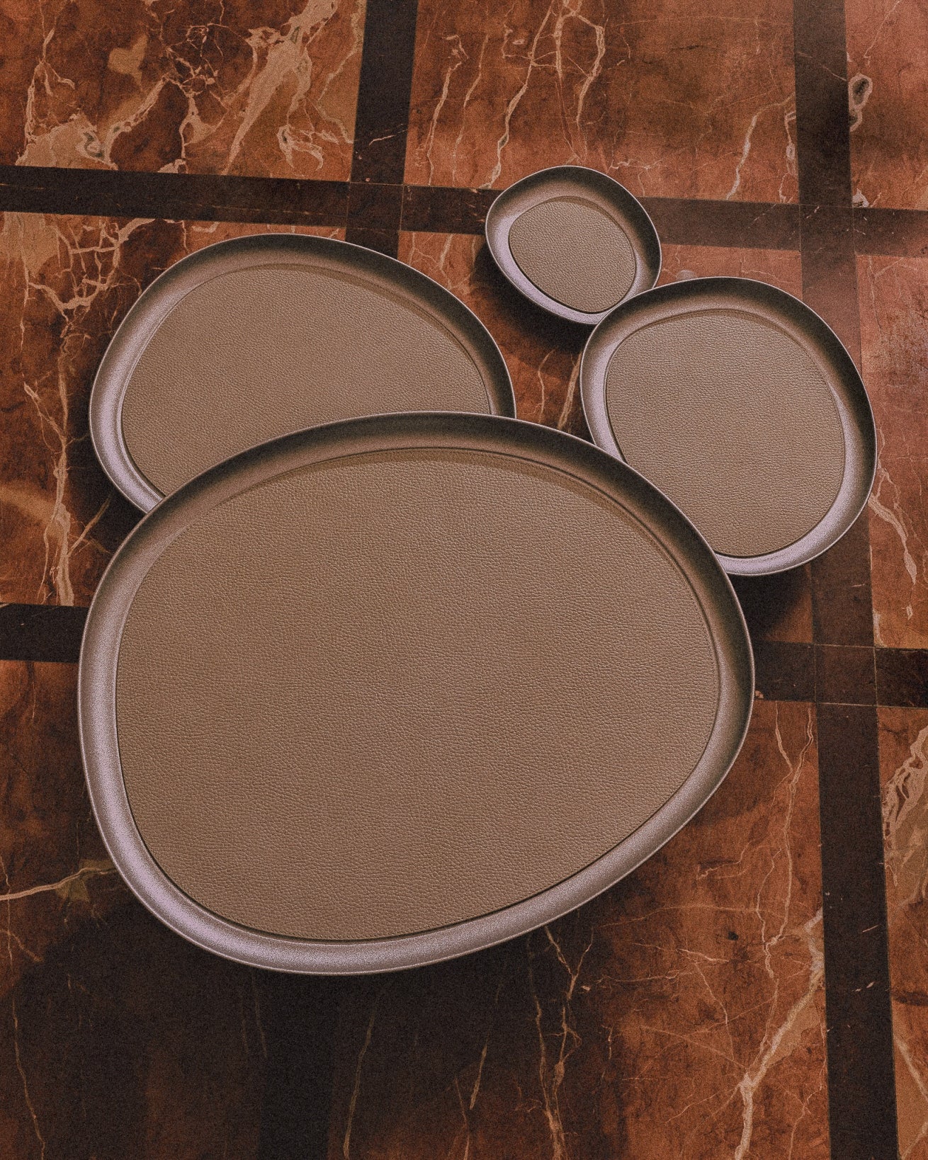 Giobagnara x Kelly Wearstler Maris Cast Aluminium Raised Tray Round
Elevated sandblasted aluminium trays with removable leather inlay and non-slip waterproof rubber base. | Contemporary elegance | Home Accessories | 2Jour Concierge, your luxury lifestyle shop