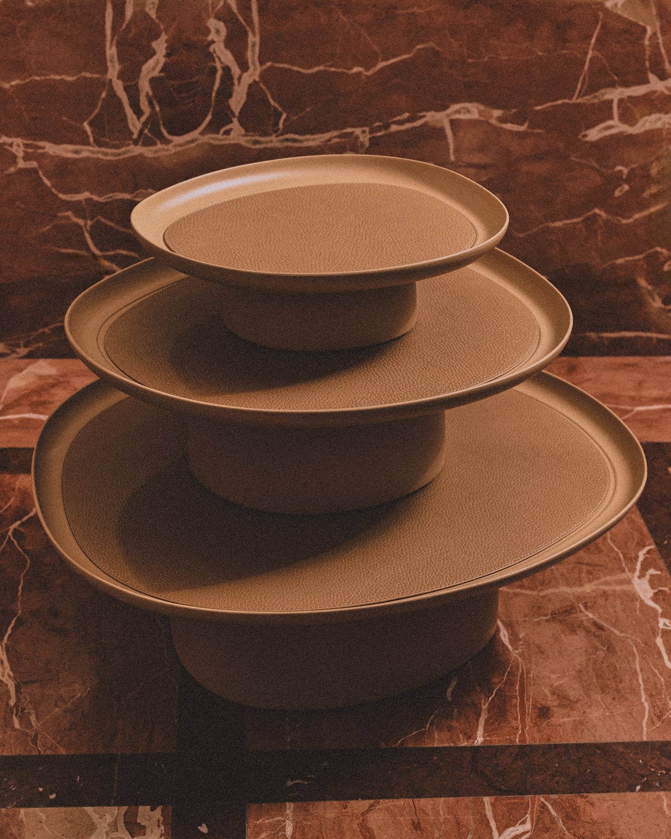 Giobagnara x Kelly Wearstler Maris Cast Aluminium Raised Tray Round
Elevated sandblasted aluminium trays with removable leather inlay and non-slip waterproof rubber base. | Contemporary elegance | Home Accessories | 2Jour Concierge, your luxury lifestyle shop