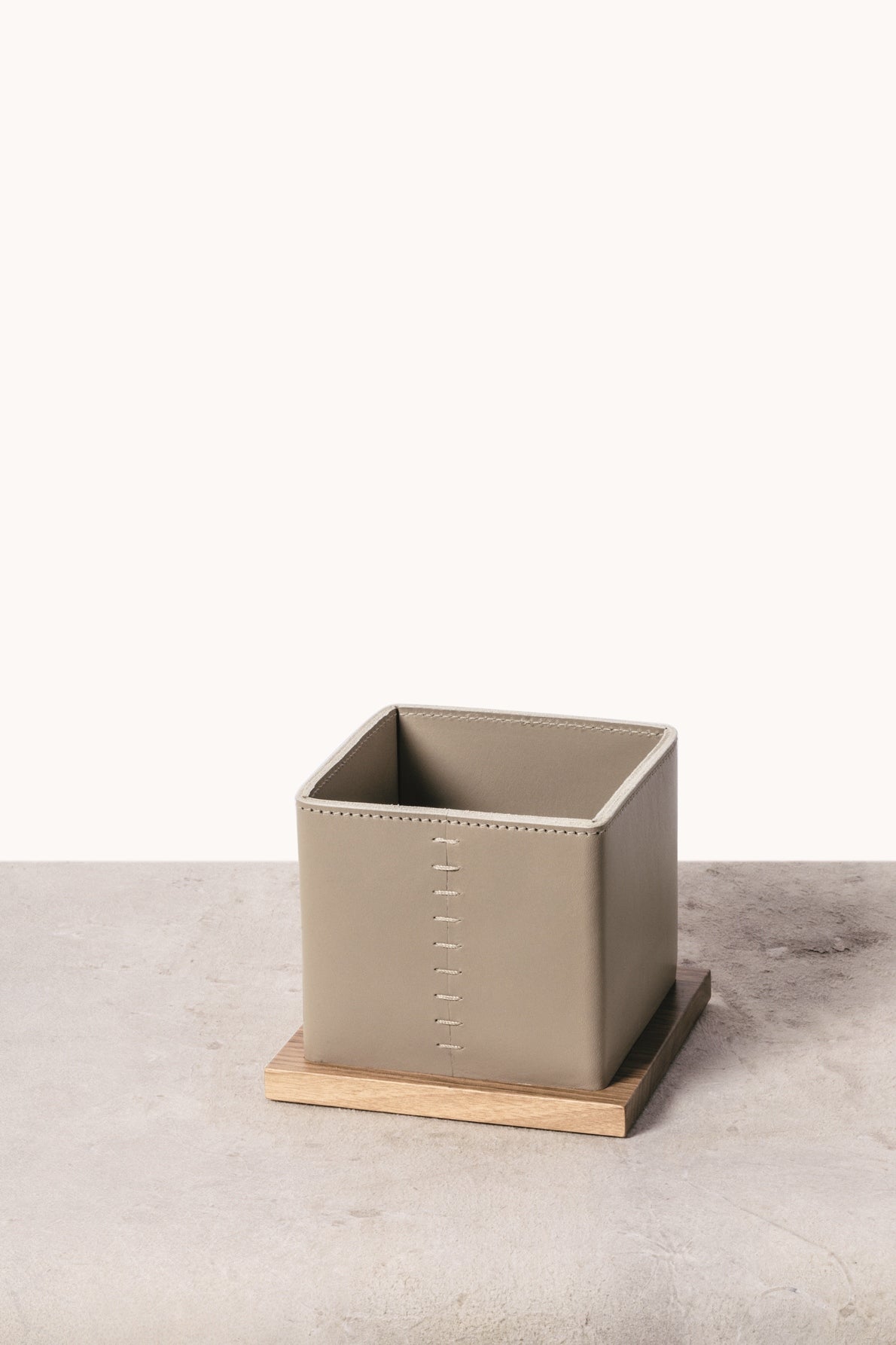 Rabitti 1969 Pienza Saddle Leather and Walnut Wood Trinket Bowl | Exquisite Desk Accessory | Handcrafted from Fine Leather and Walnut Wood | A Perfect Addition to the Pienza Desk Set | Explore More Luxury Desk Accessories at 2Jour Concierge, #1 luxury high-end gift & lifestyle shop