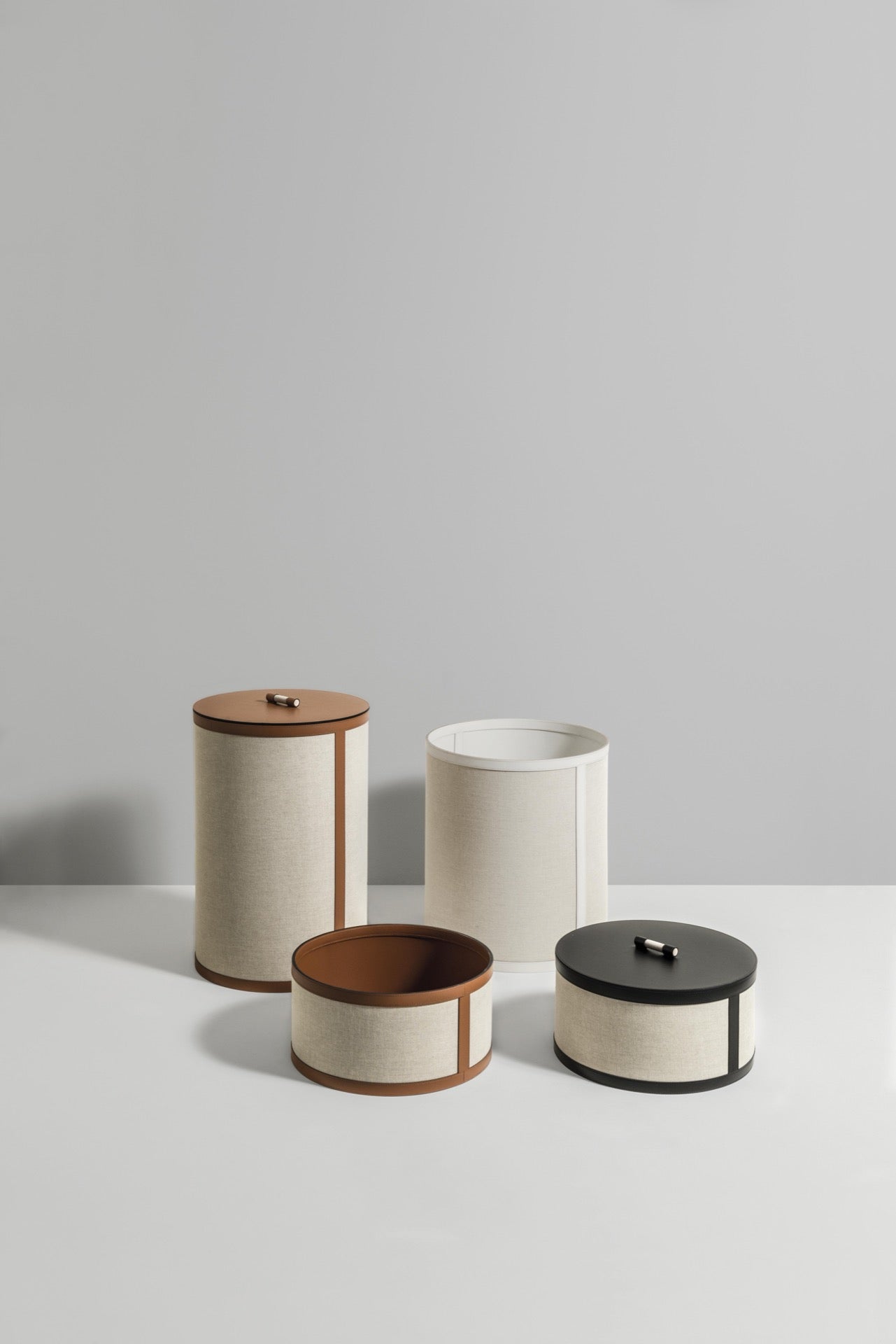 Panier Penelope en cuir régénéré, rond, extérieur en coton écru