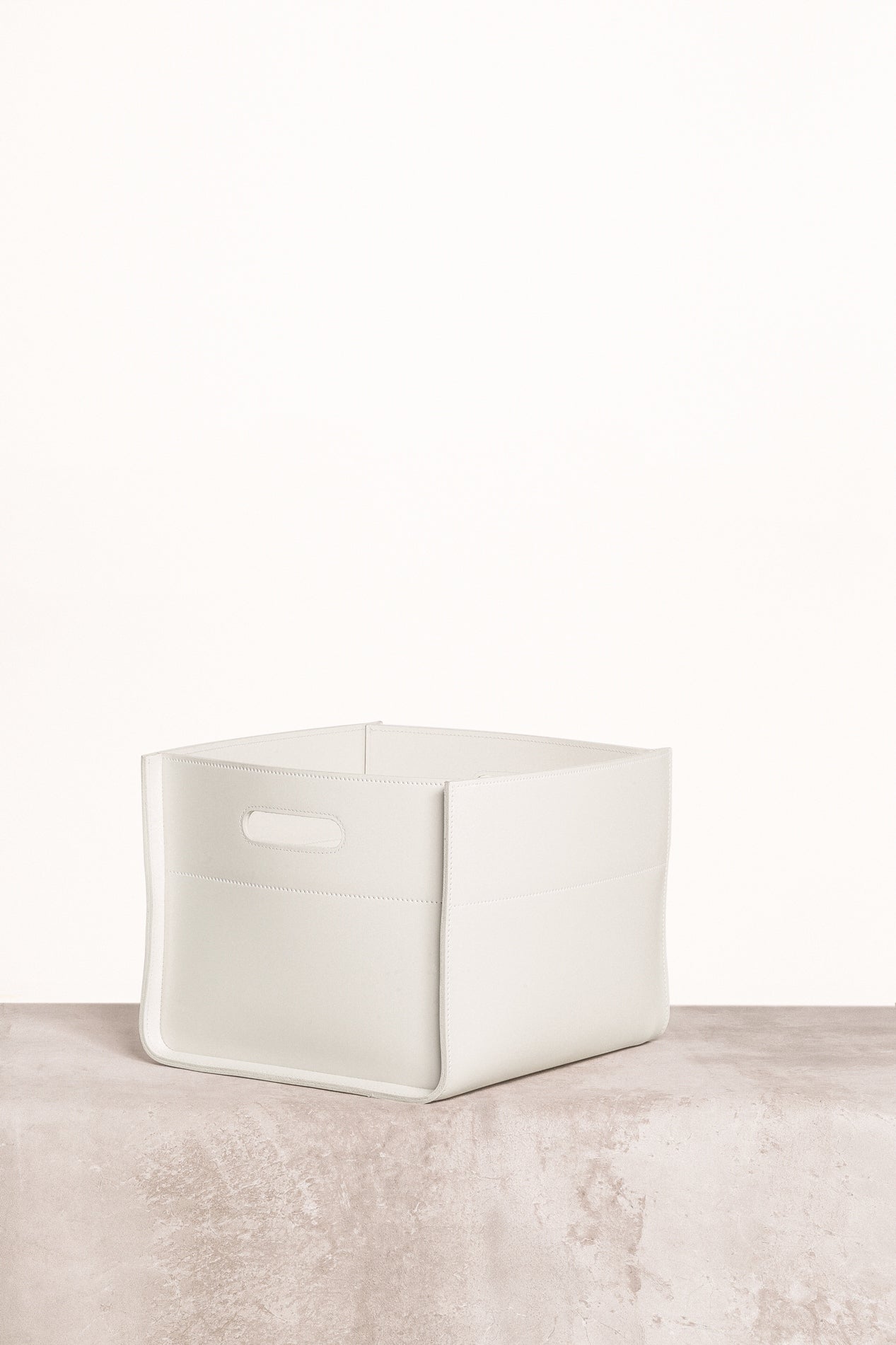 Rabitti 1969 Delta Saddle Leather Storage Basket With Handles | Elegant and Functional Storage Solution | Crafted with High-Quality Saddle Leather | Handles for Convenient Use | Explore a Range of Luxury Home Accessories at 2Jour Concierge, #1 luxury high-end gift & lifestyle shop