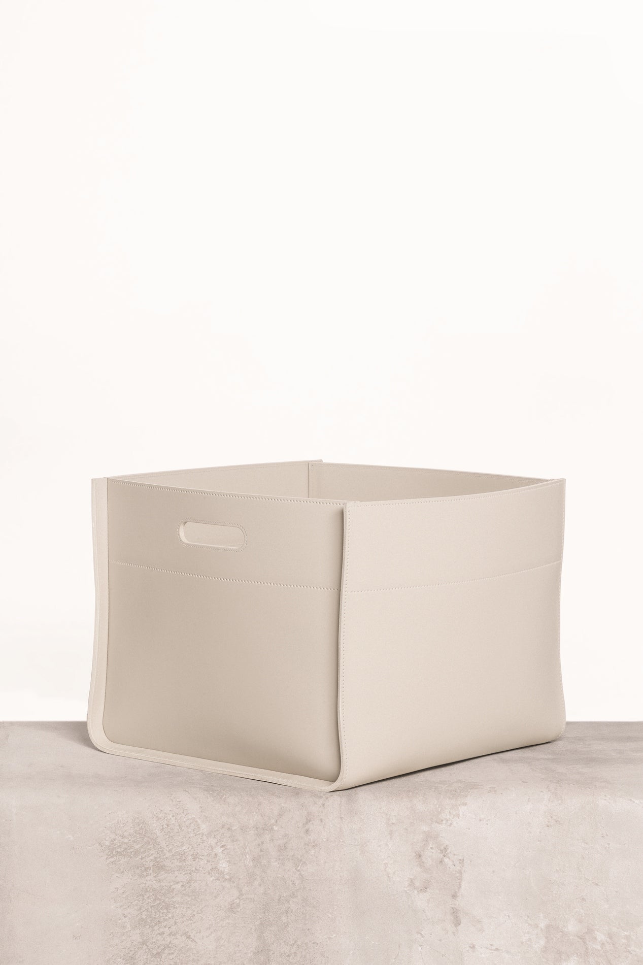 Rabitti 1969 Delta Saddle Leather Storage Basket With Handles | Elegant and Functional Storage Solution | Crafted with High-Quality Saddle Leather | Handles for Convenient Use | Explore a Range of Luxury Home Accessories at 2Jour Concierge, #1 luxury high-end gift & lifestyle shop