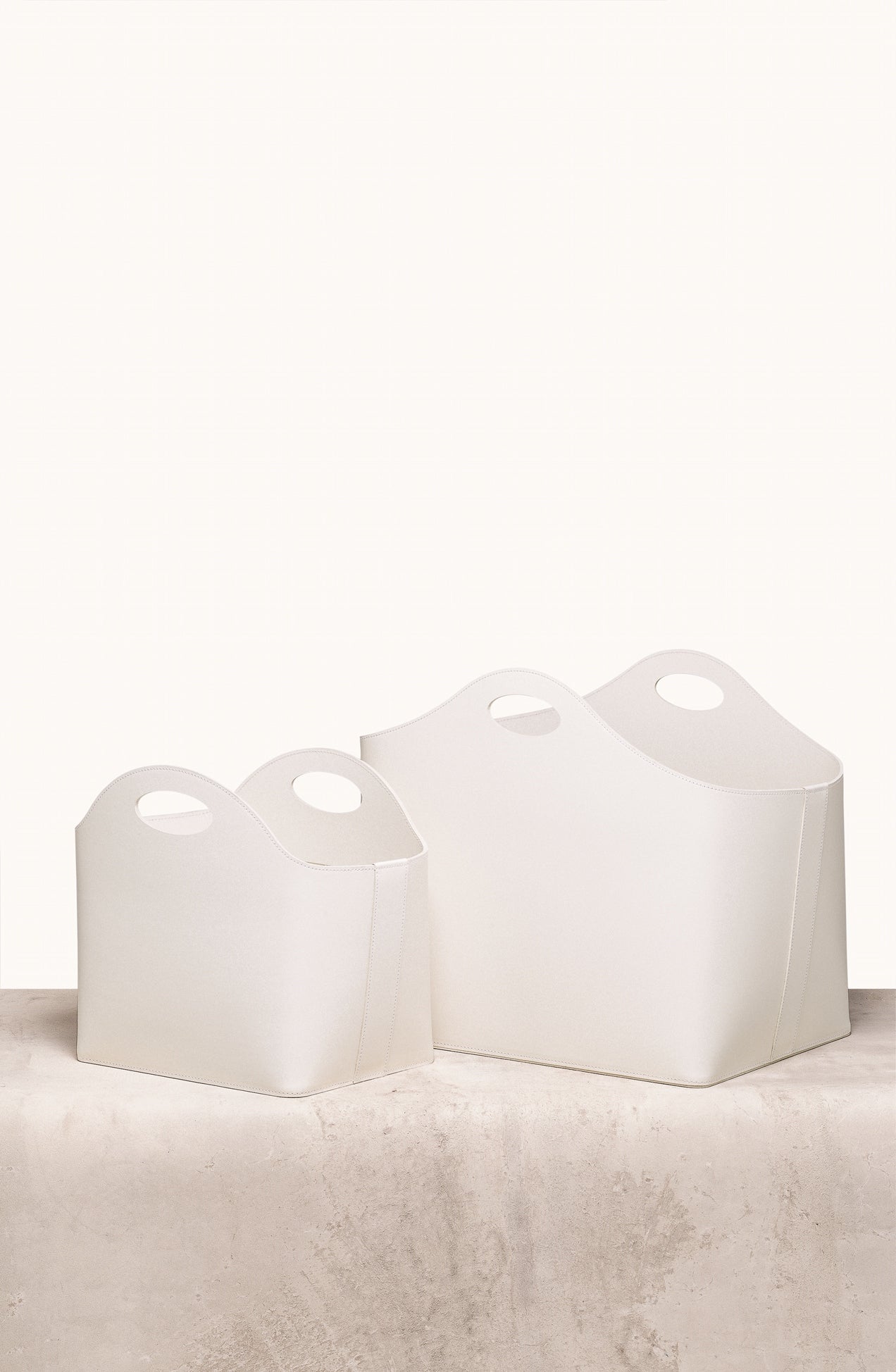 Rabitti 1969 Tau Saddle Leather Storage Basket With Handles | Elegant and Functional Storage Solution | Crafted with High-Quality Saddle Leather | Handles for Convenient Use | Explore a Range of Luxury Home Accessories at 2Jour Concierge, #1 luxury high-end gift & lifestyle shop