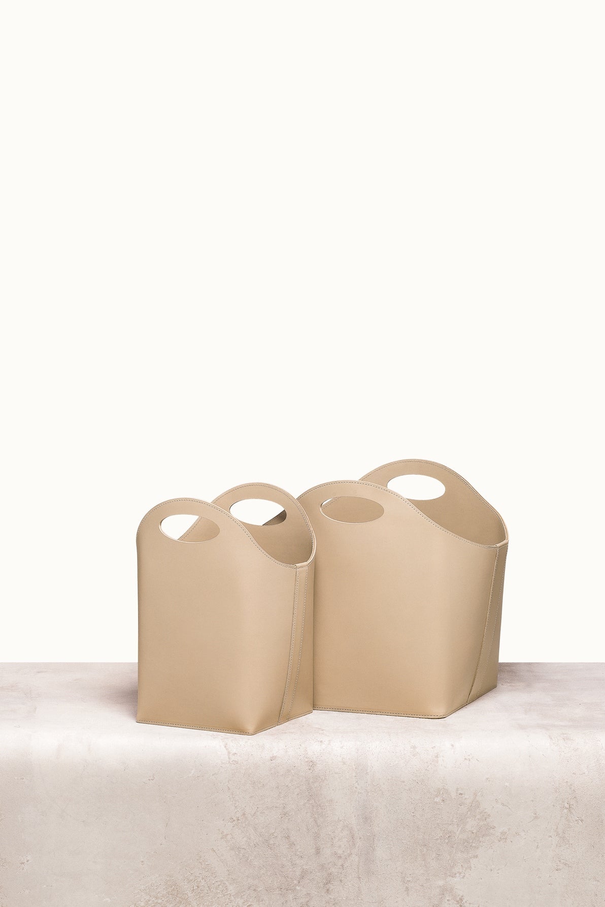 Rabitti 1969 Tau Saddle Leather Storage Basket With Handles | Elegant and Functional Storage Solution | Crafted with High-Quality Saddle Leather | Handles for Convenient Use | Explore a Range of Luxury Home Accessories at 2Jour Concierge, #1 luxury high-end gift & lifestyle shop