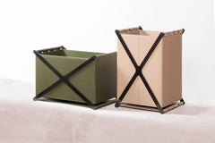 Aufbewahrungskorb aus dunkel gebeiztem Metall, gefertigt aus Sattelleder von Edinburgh