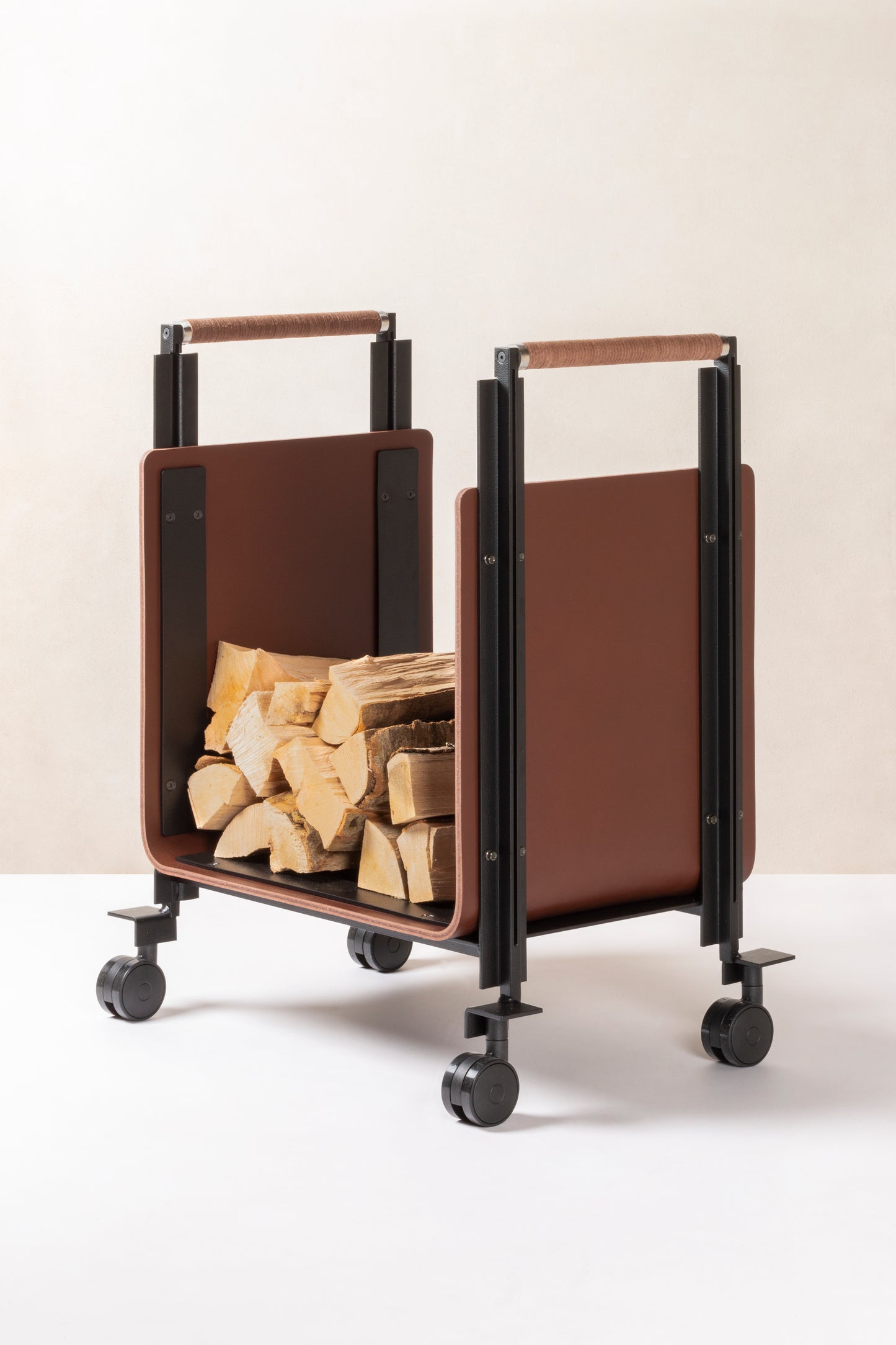 Rabitti 1969 Bormio Leather Firewood Carrier with Handles | Stylish Fireplace Accessories, Durable Leather Construction & Convenient Handling | 2Jour Concierge, #1 luxury high-end gift & lifestyle shop