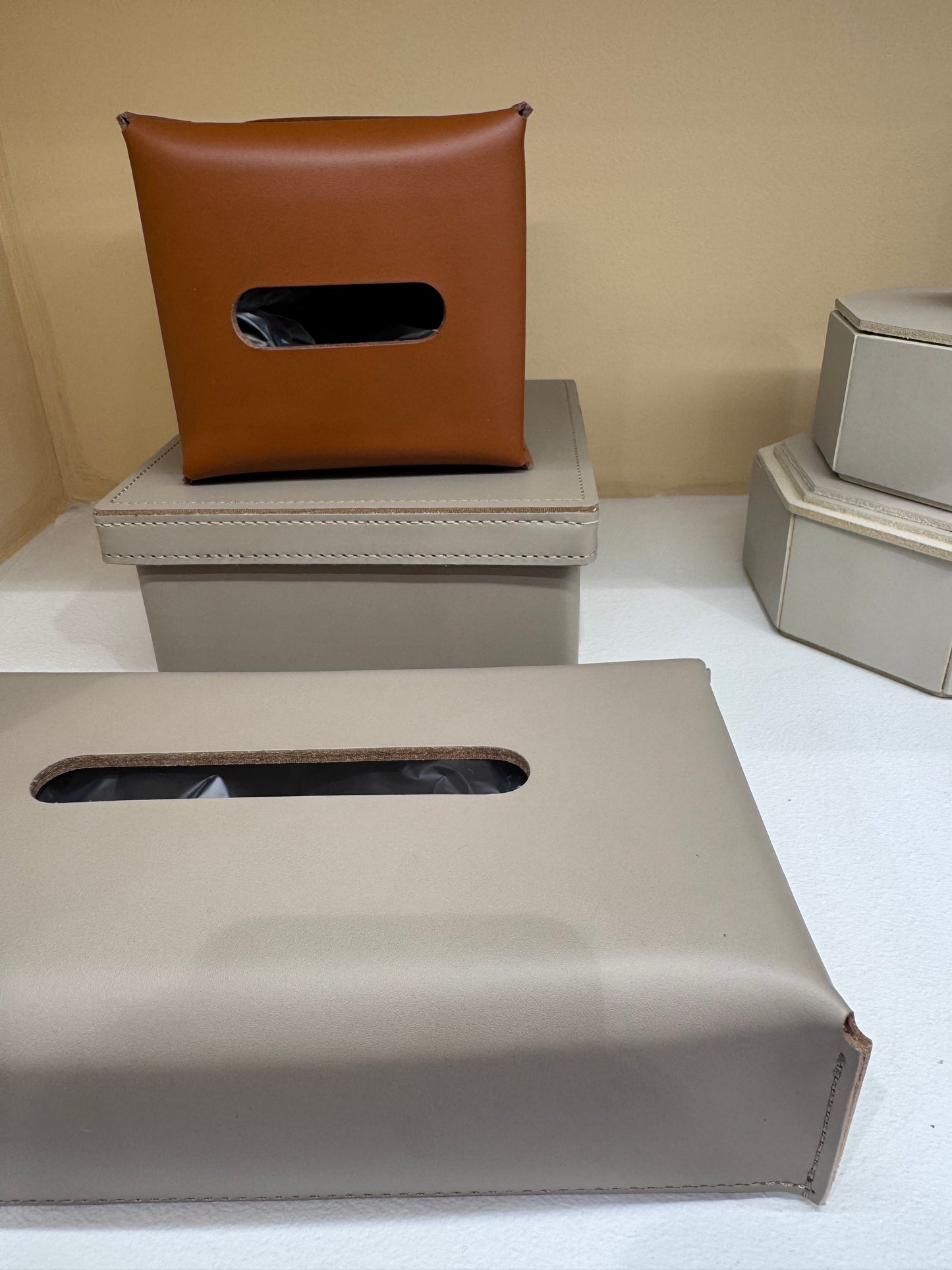 Amsterdam Saddle Leather Tissue Holder