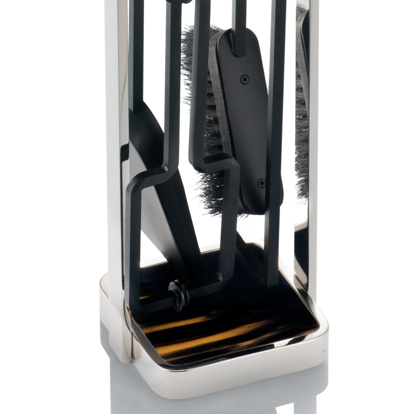 Vesta Fireplace Set by Arcahorn | Stainless steel structure with handles and base crafted in horn. Tools made of painted metal. | Home Decor and Fireplace Accessories | 2Jour Concierge, your luxury lifestyle shop