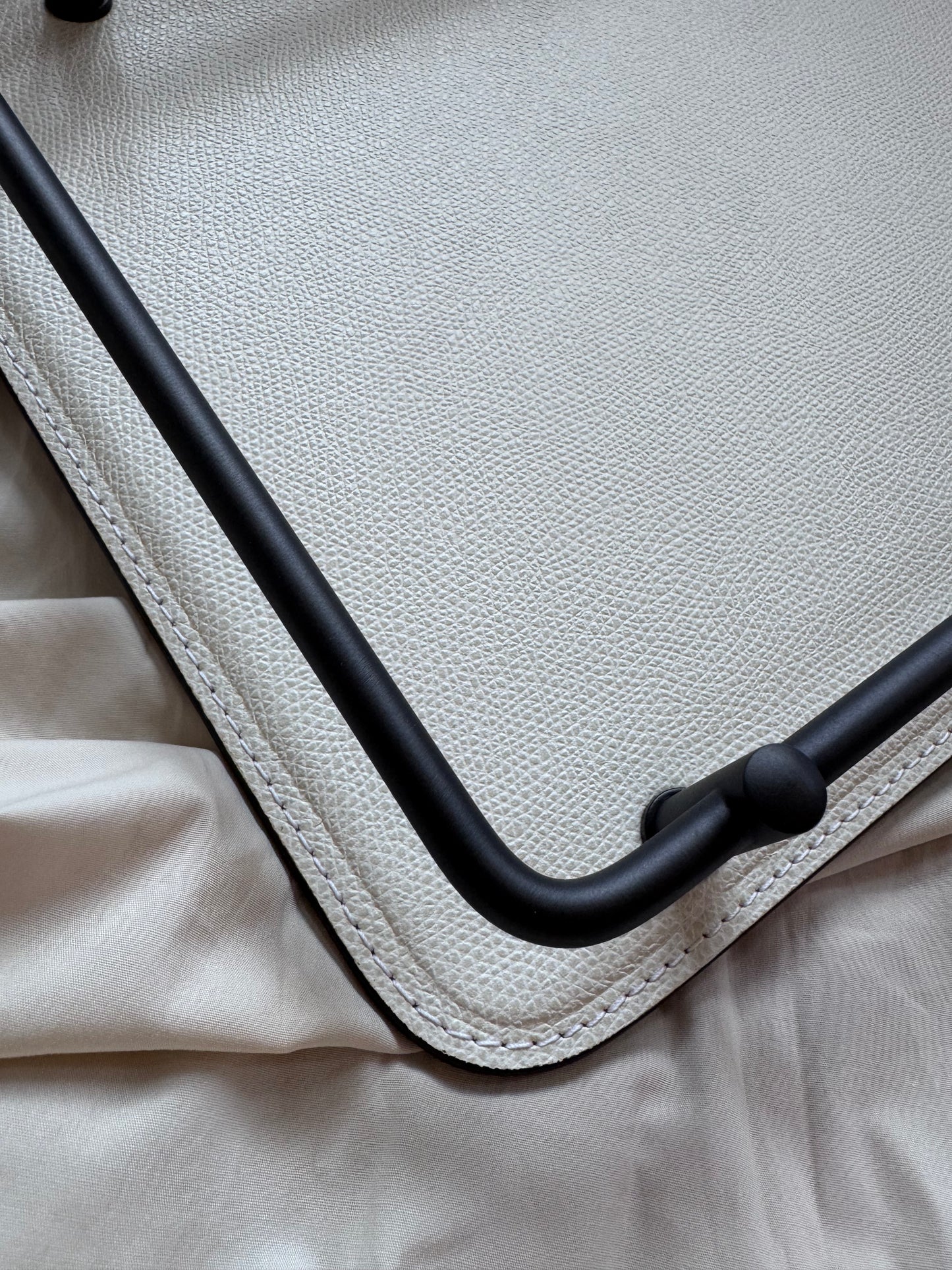 Rondò Leather-Covered Metal Tray Round with Brass Frame and Handles