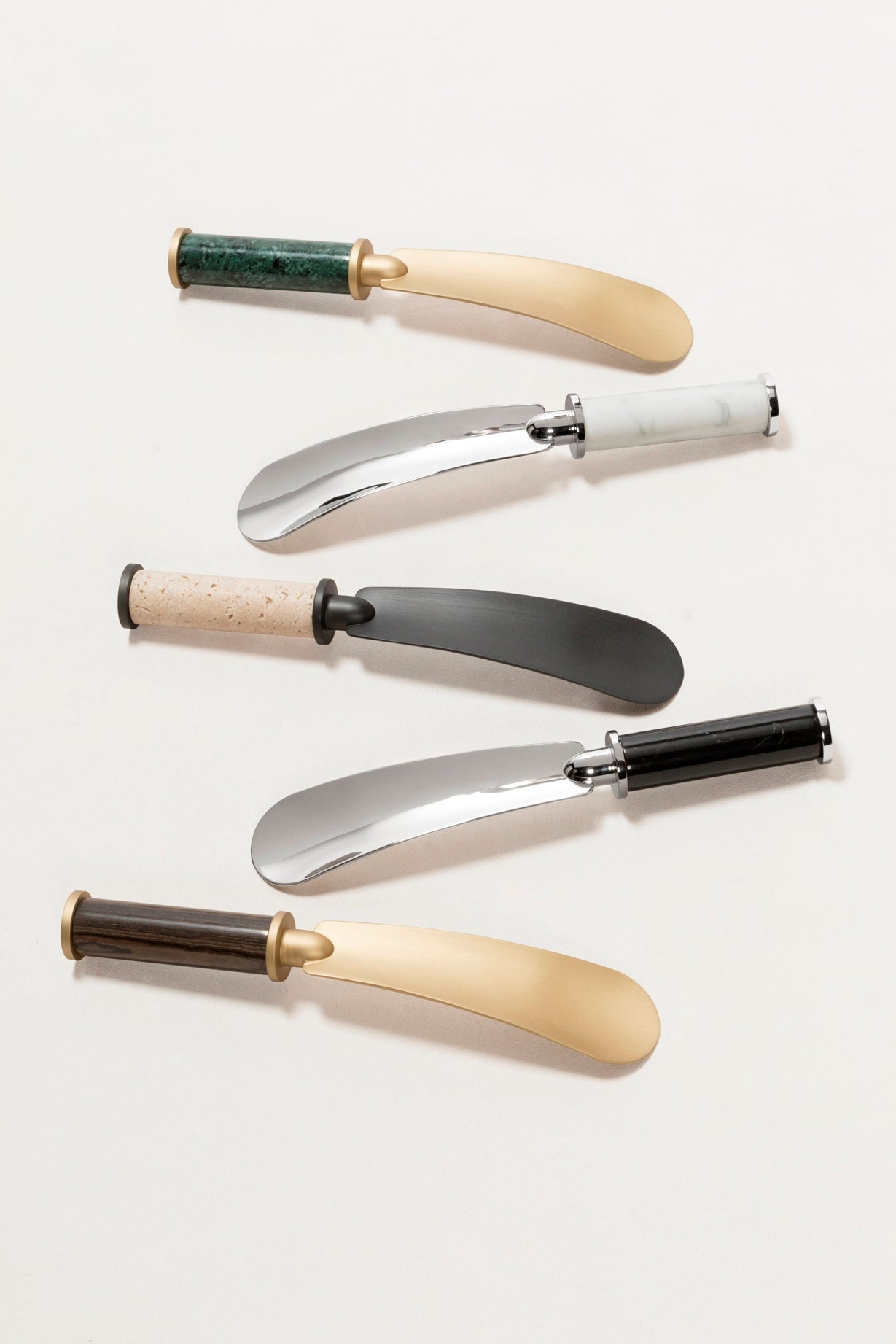Giobagnara Icaro Marble shoehorn | Metal structure available in various finishes with an elegant marble grip | A sophisticated blend of natural stone and modern design | Perfect for adding style to daily routines | Home accessories | 2Jour Concierge, your luxury lifestyle shop