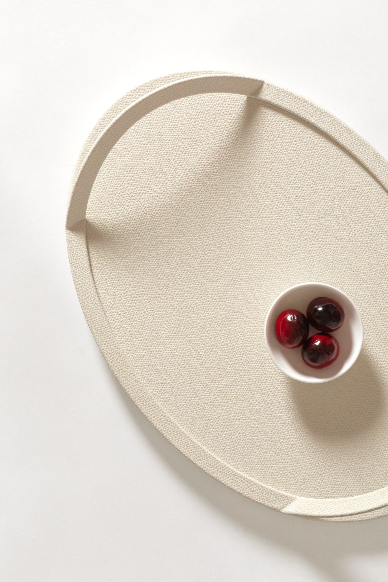 Giobagnara x Piet Boon Form Tray Oval | Leather-Covered Rigid Metal Structure | Stylish and Functional Round Tray | Explore a Range of Luxury Home Decor at 2Jour Concierge, #1 luxury high-end gift & lifestyle shop
