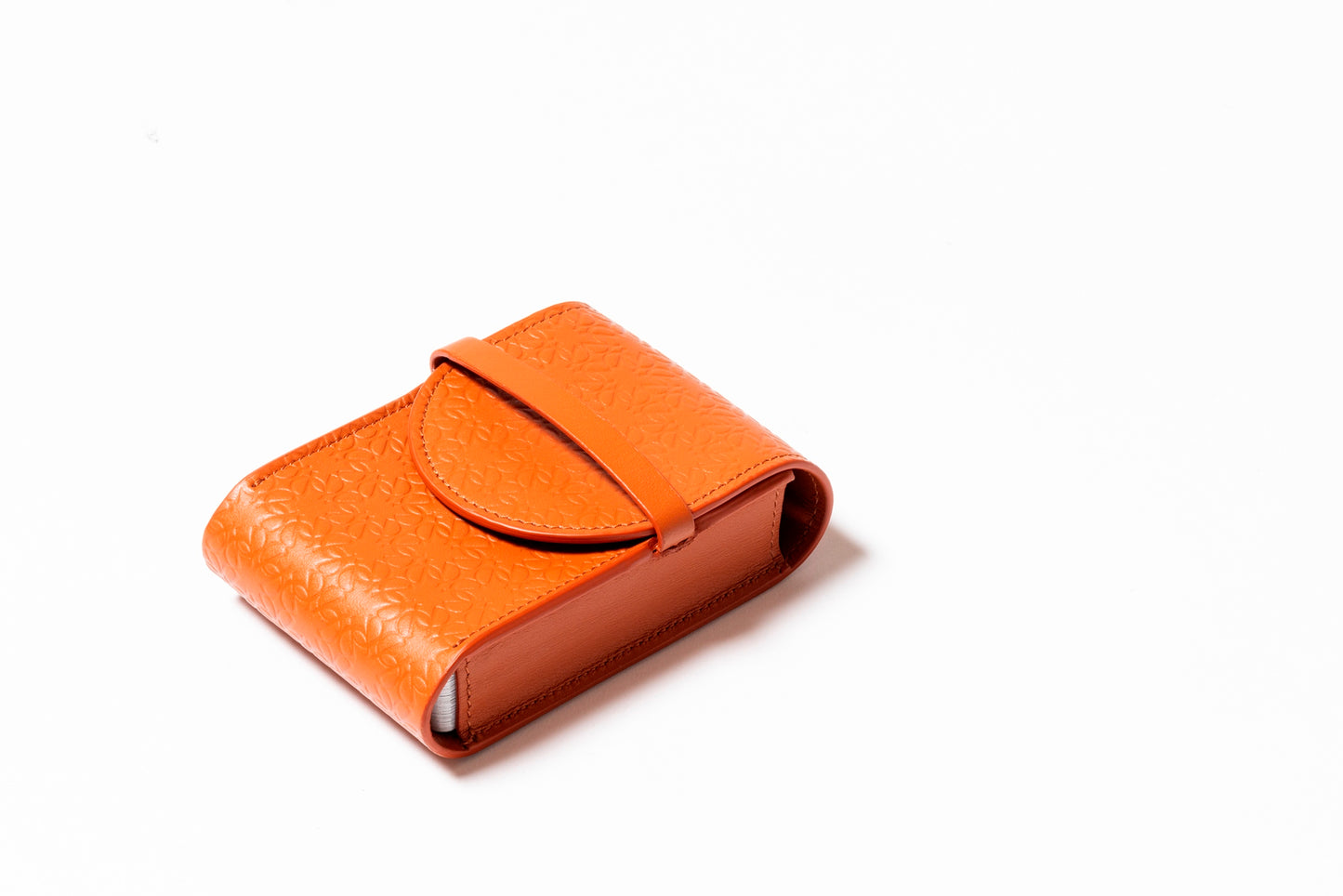 Giobagnara x Elie Saab Monogram Playing Card Pochette | Fine leather gaming card pochette featuring the Elie Saab Monogram pattern | Safeguards individual cards and serves as a stylish accessory for leisure time or holiday seasons | Games and Entertainment | 2Jour Concierge, your luxury lifestyle shop