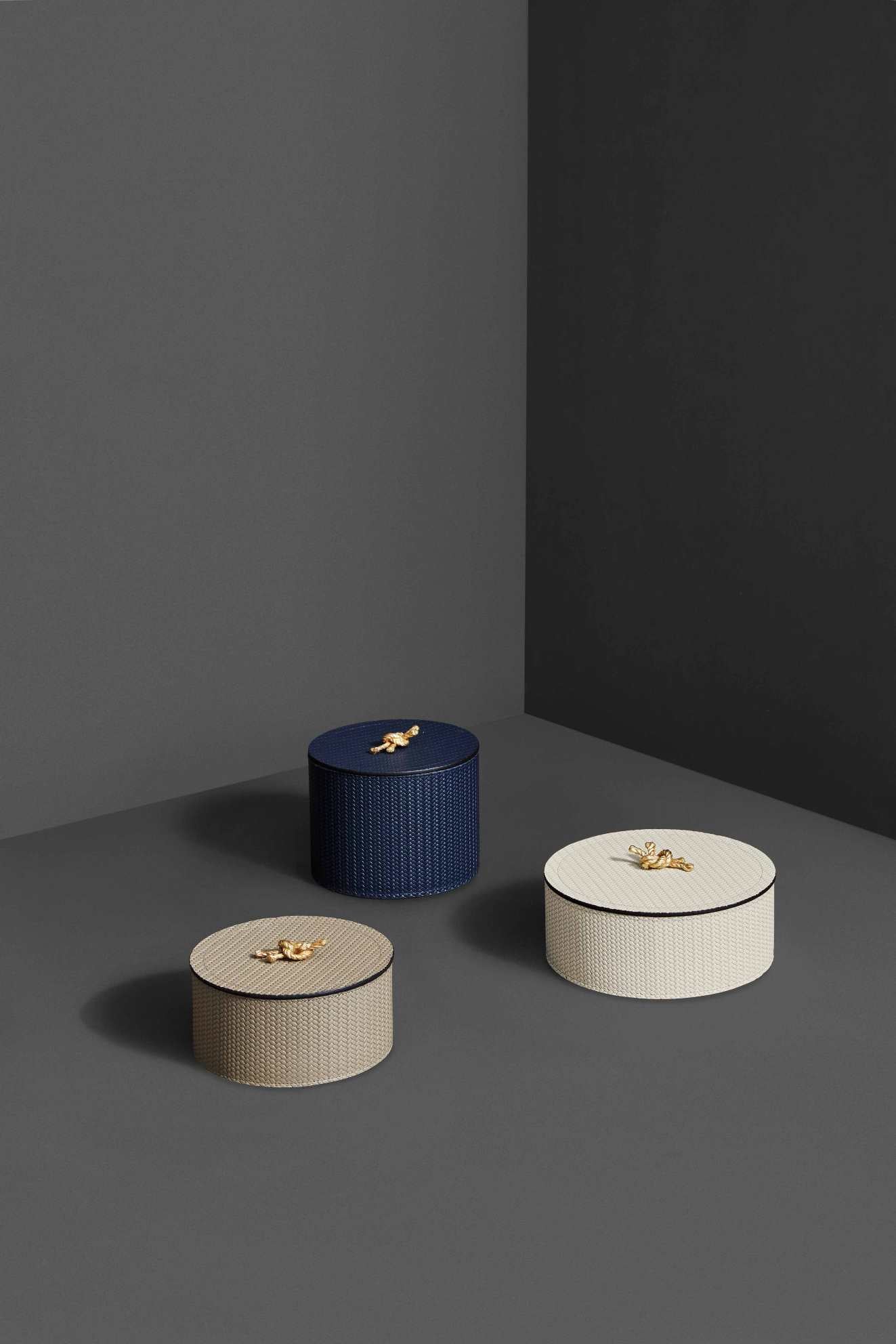 Thalia Trinket Box by Pinetti | Handmade in leather | Metal decorative element plated in 24k gold or silver polished | Home Decor Accessories | 2Jour Concierge, your luxury lifestyle shop