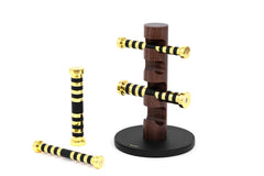 Support pour haltères Aria en bois de noyer avec base en cuir et détails métalliques