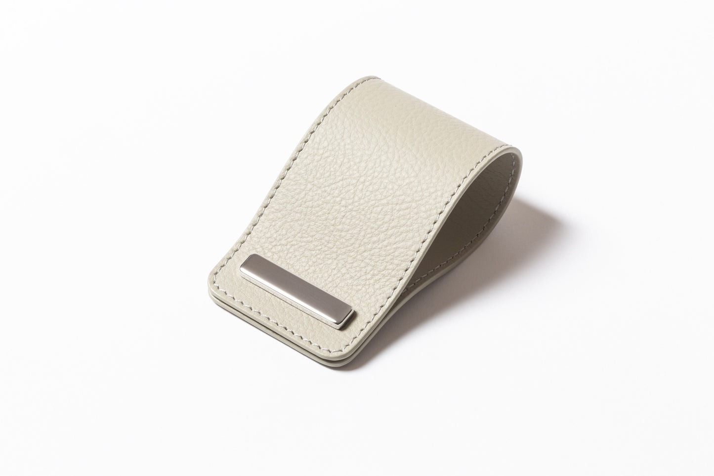 Giobagnara x Poltrona Frau Leather Napkin Ring | All-Leather Structure with Polished Chrome Closing | Elevates Table Decor with Subtle Elegance | Made in Pelle Frau® Leather | Discover Luxury Table Accessories at 2Jour Concierge, #1 luxury high-end gift & lifestyle shop