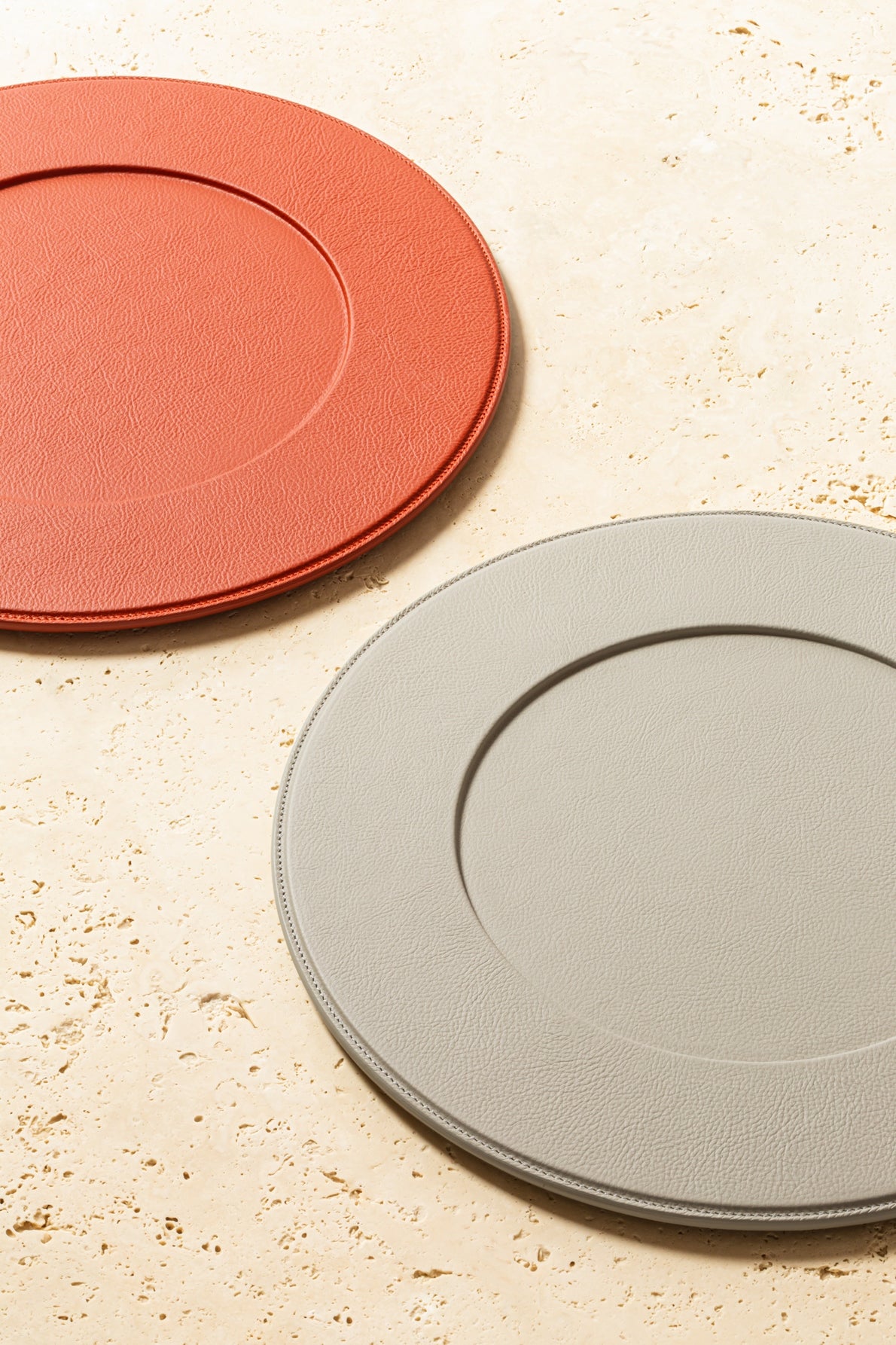 Giobagnara x Poltrona Frau Leather Underplate | Rigid Aluminium Inner Structure for Resistance | Exquisite Foundation for Table Setting | Precious Leather Cover for Refined Touch | Made in Pelle Frau® Leather | Explore Luxury Table Accessories at 2Jour Concierge, #1 luxury high-end gift & lifestyle shop