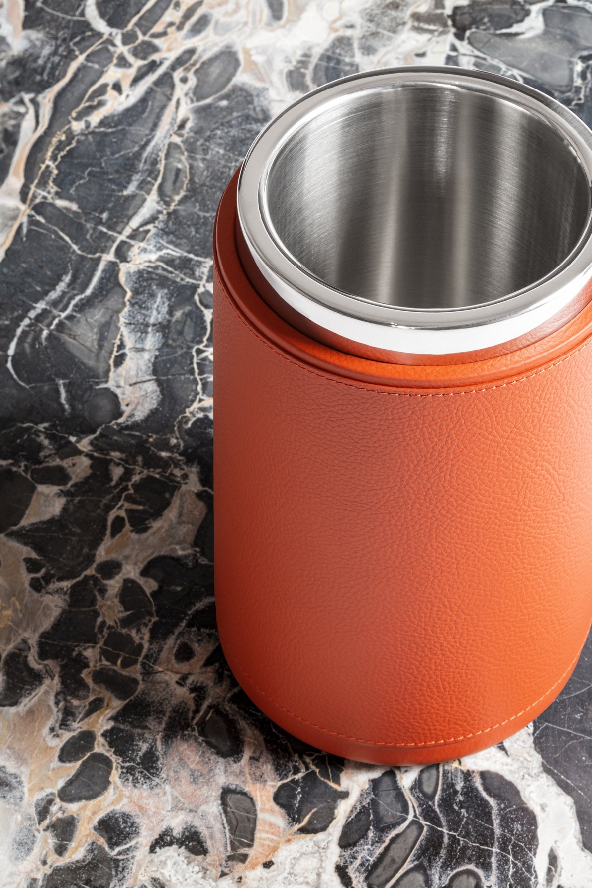 Giobagnara x Poltrona Frau Leather Bottle Cooler | Insulated Double-Chamber Polished Steel Inner Container | Keeps Beverages Perfectly Chilled for Hours | Ideal for Everyday Use and Special Occasions | Made in Pelle Frau® Leather | Discover Luxury Bar Accessories at 2Jour Concierge, #1 luxury high-end gift & lifestyle shop
