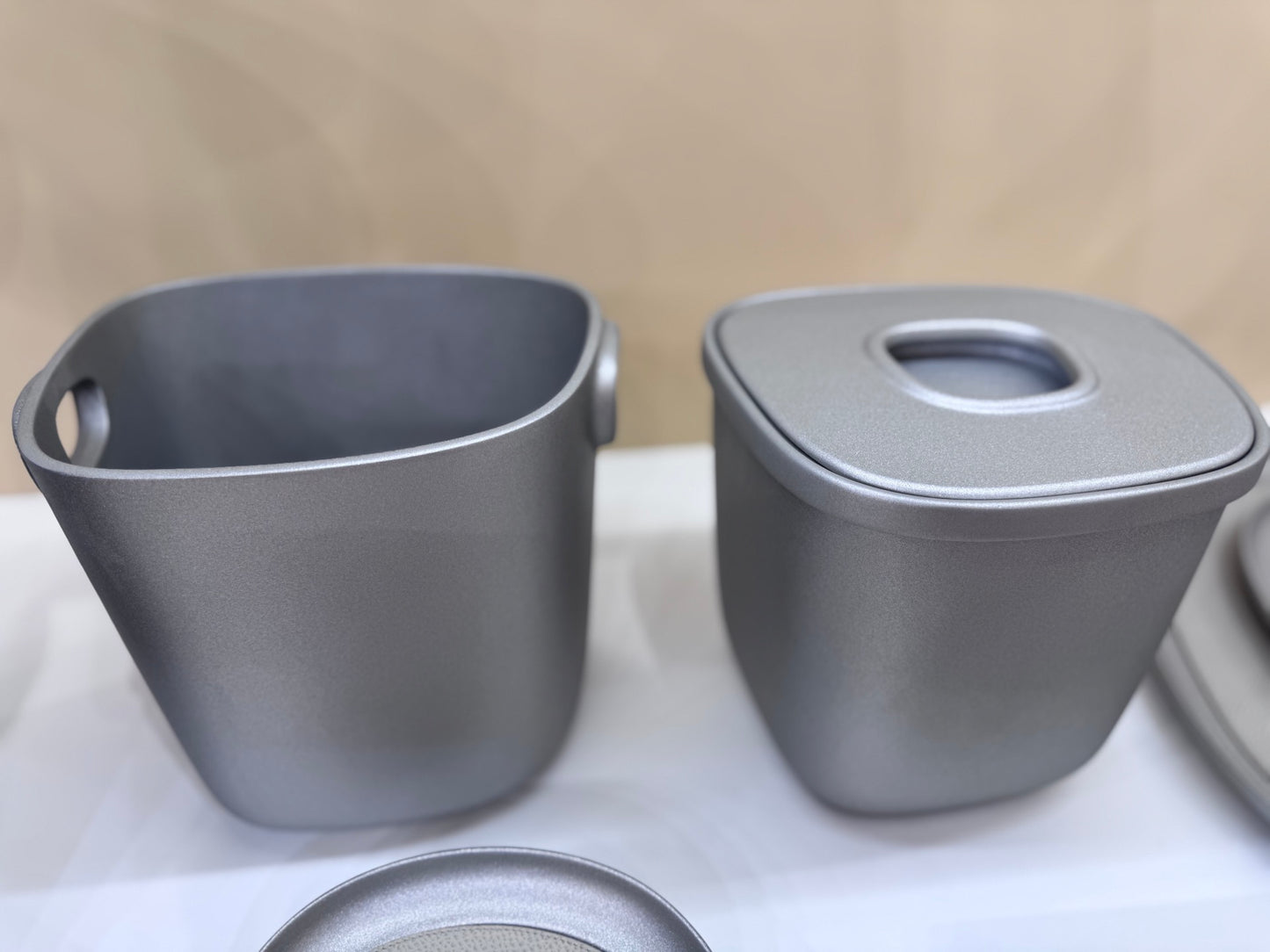 x Kelly Wearstler Maris Cast Aluminium Lidded Double-Chamber Ice Bucket