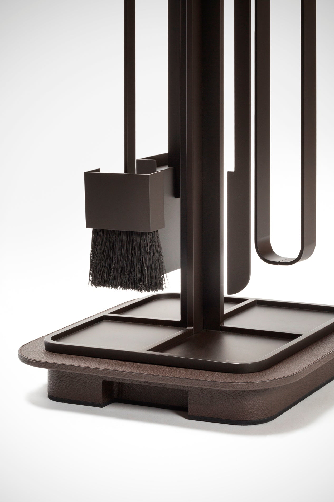 Giobagnara Lloyd Iron and Leather Fireplace Set | Elegant Fireplace Accessories, Stylish Iron Craftsmanship & Luxurious Leather Detailing | 2Jour Concierge, #1 luxury high-end gift & lifestyle shop