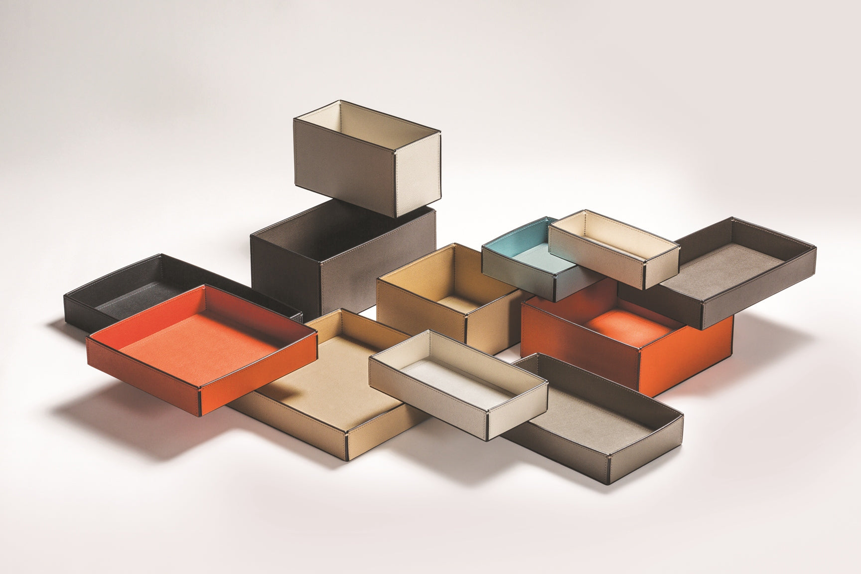 Giobagnara Marea Trinket Bowl | All-leather structure | Available in square and rectangular shapes | Home Decor and Serveware | 2Jour Concierge, your luxury lifestyle shop