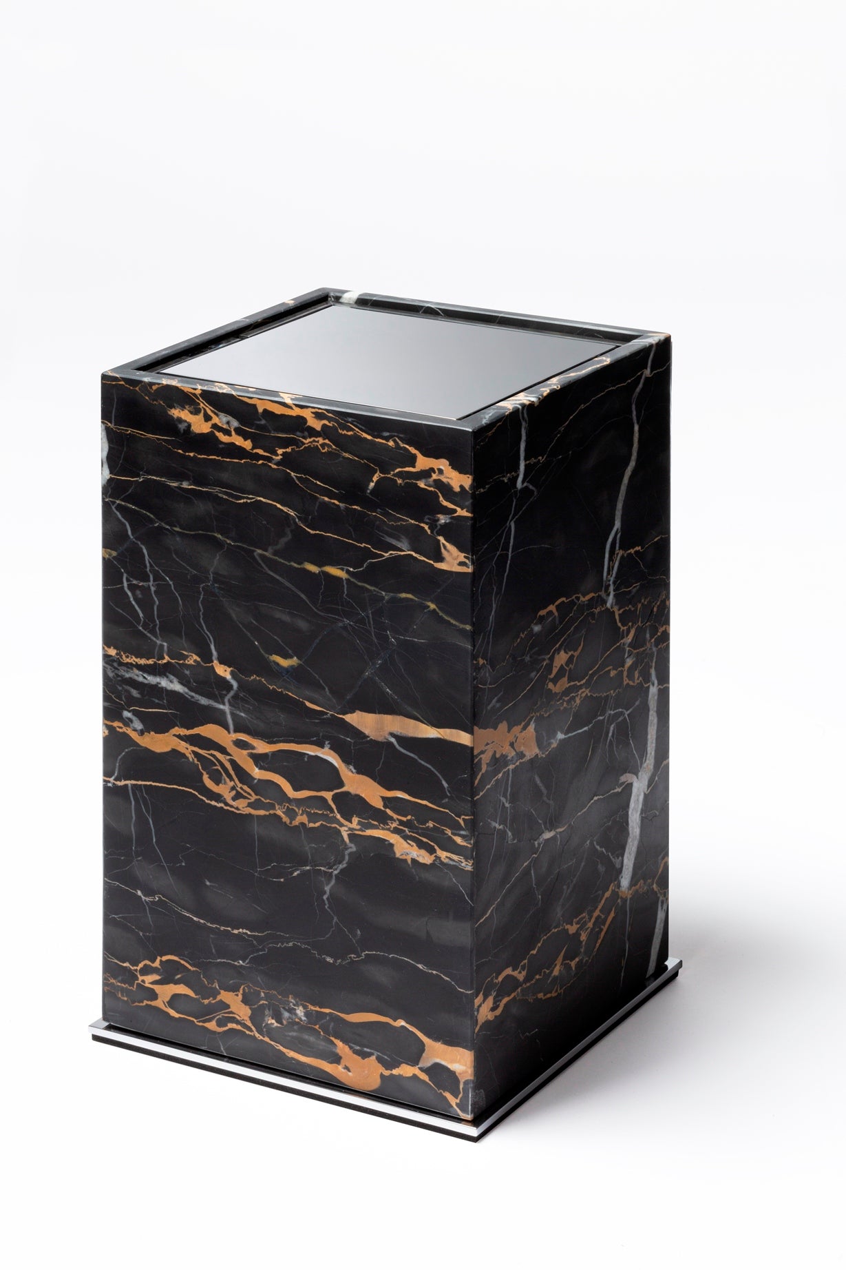 Giobagnara Positano Square Marble Bin | Brass base frame and plexiglass inner structure | Non-slip waterproof rubber base | Explore Luxury Home Accessories at 2Jour Concierge, #1 luxury high-end gift & lifestyle shop