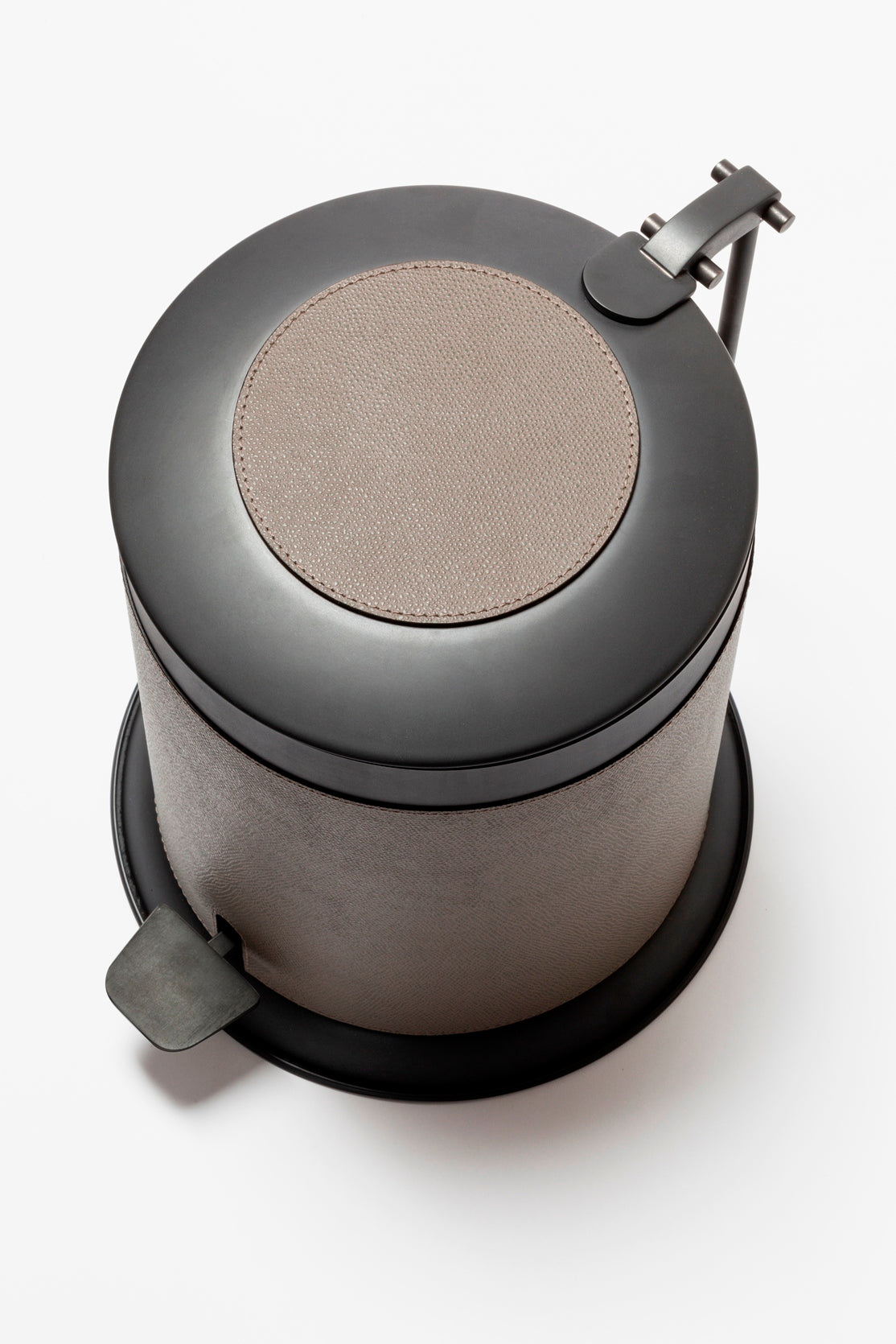 Giobagnara Bebop Metal Pedal Bin With Leather Inserts And Removable Container | Elegant metal pedal bin accented with luxurious leather details | Features a convenient removable container for easy cleaning | Discover premium home essentials at 2Jour Concierge, your destination for luxury lifestyle products
