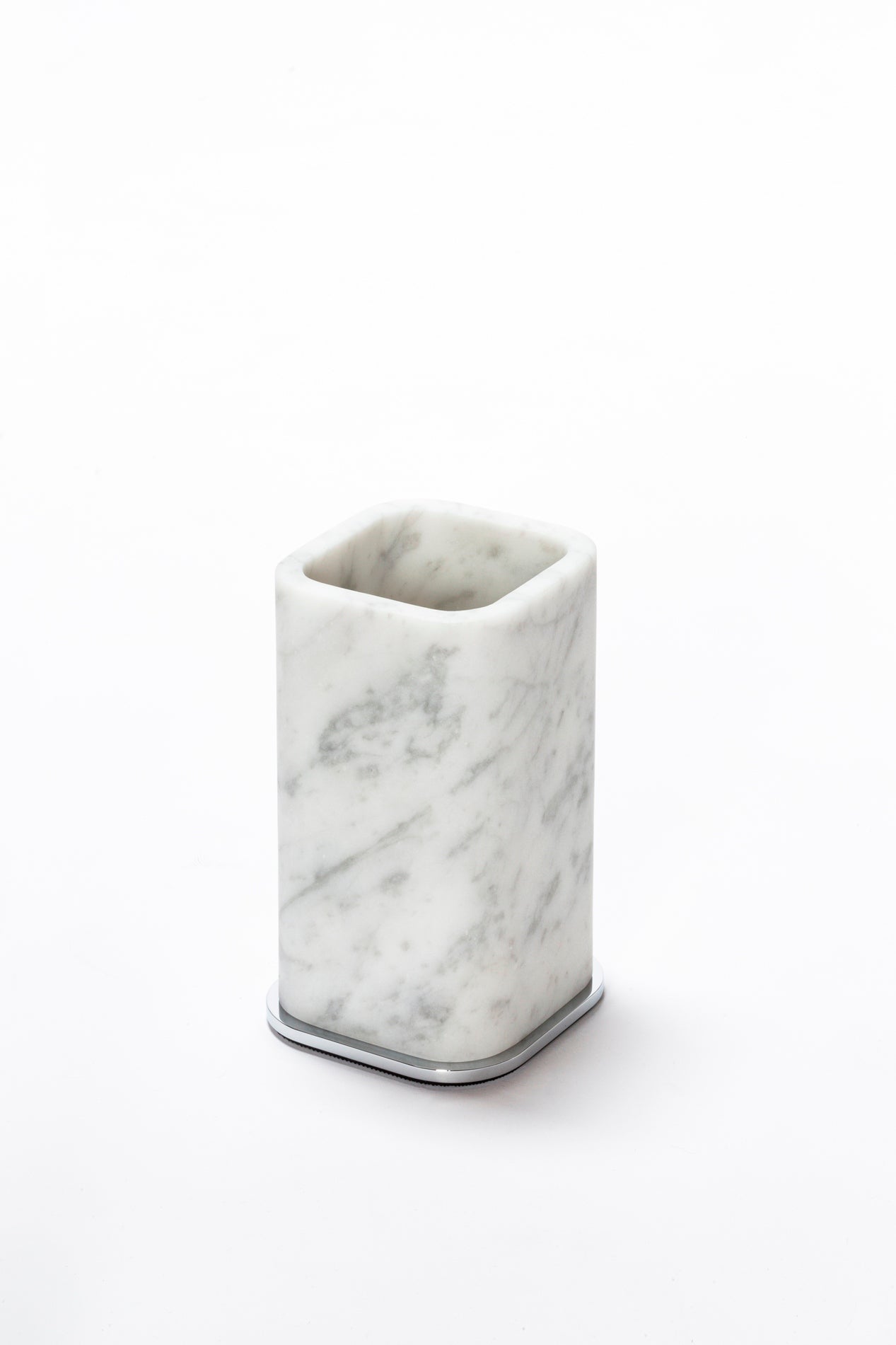 Giobagnara Polo Marble Toothbrush Holder | Marble Structure with Brass Base Frame | Non-Slip Waterproof Rubber Base | Part of Polo Marble Bathroom Set | Iconic Silhouette with Rounded Corners | Unique and Exclusive Design | Explore the Polo Marble Bathroom Collection at 2Jour Concierge, #1 luxury high-end gift & lifestyle shop