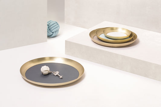 Giobagnara Zurigo Valet Tray | Round heavy metal tray with leather-covered inner part and leather-covered base | Home Decor and Serveware | 2Jour Concierge, your luxury lifestyle shop