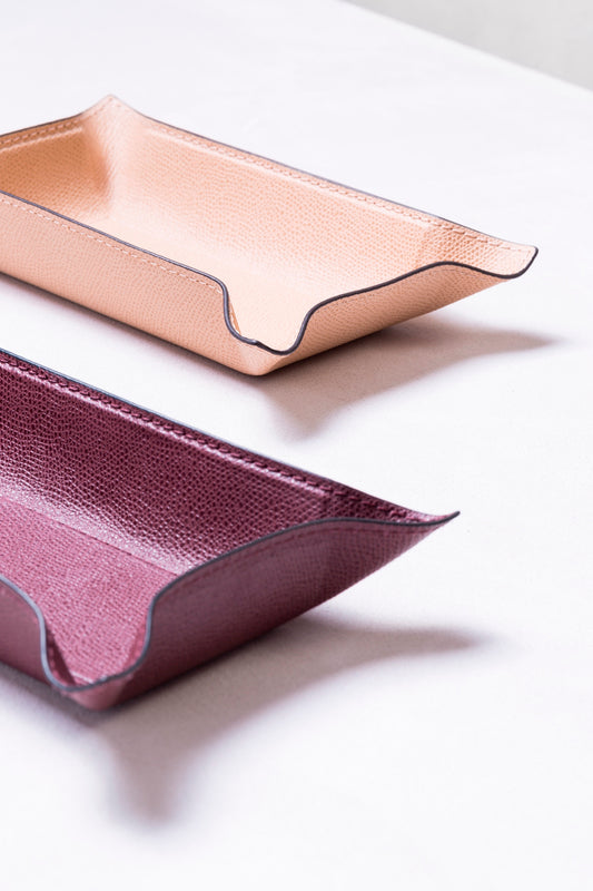 Giobagnara Jack Valet Tray | Leather-Covered Metal Structure | Rigid Center Part with Bendable Sides | Discover Luxury Home Accessories at 2Jour Concierge, #1 luxury high-end gift & lifestyle shop