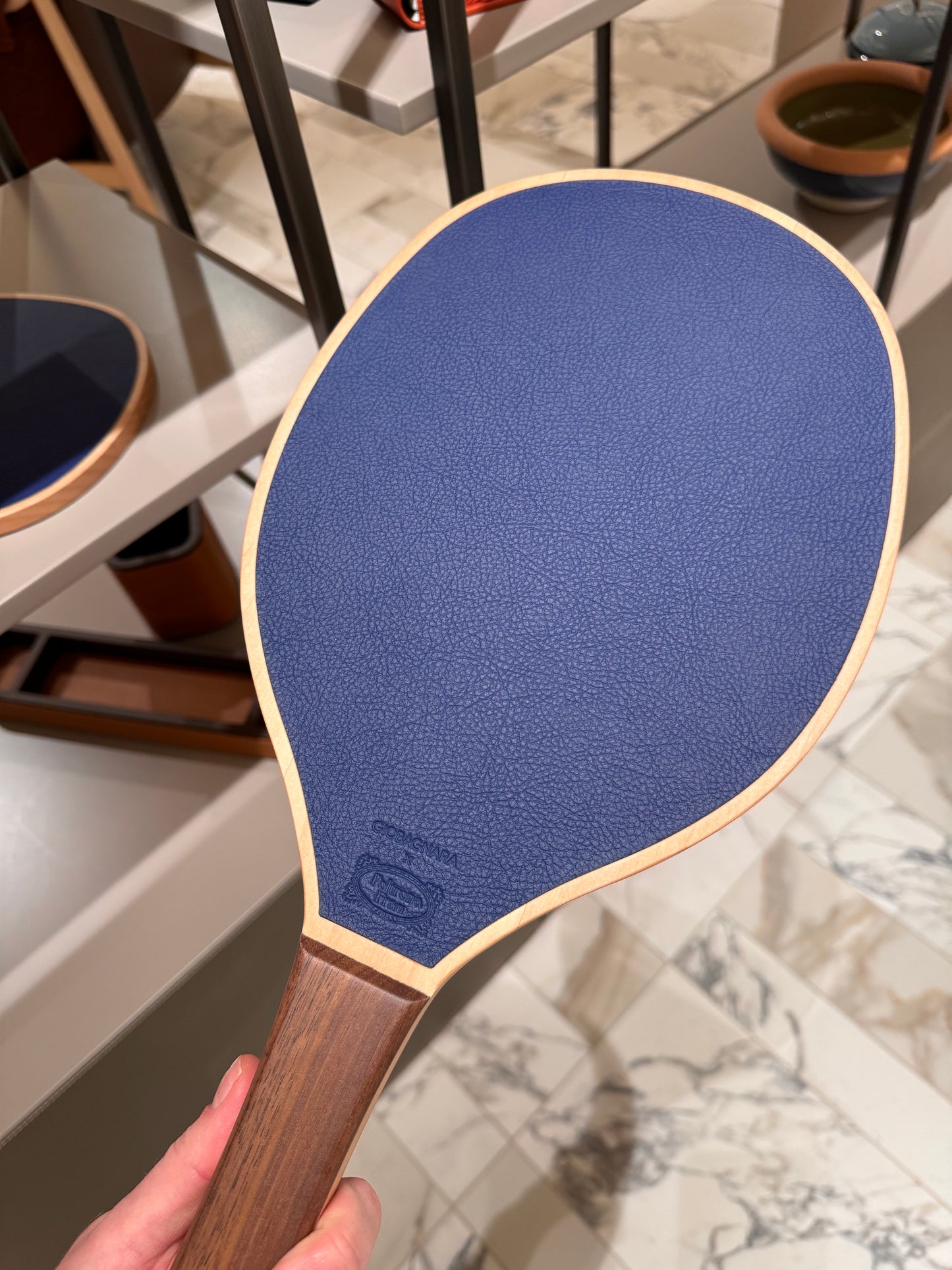 x Poltrona Frau Schläger aus Leder, Walnuss und Ahorn mit Ball