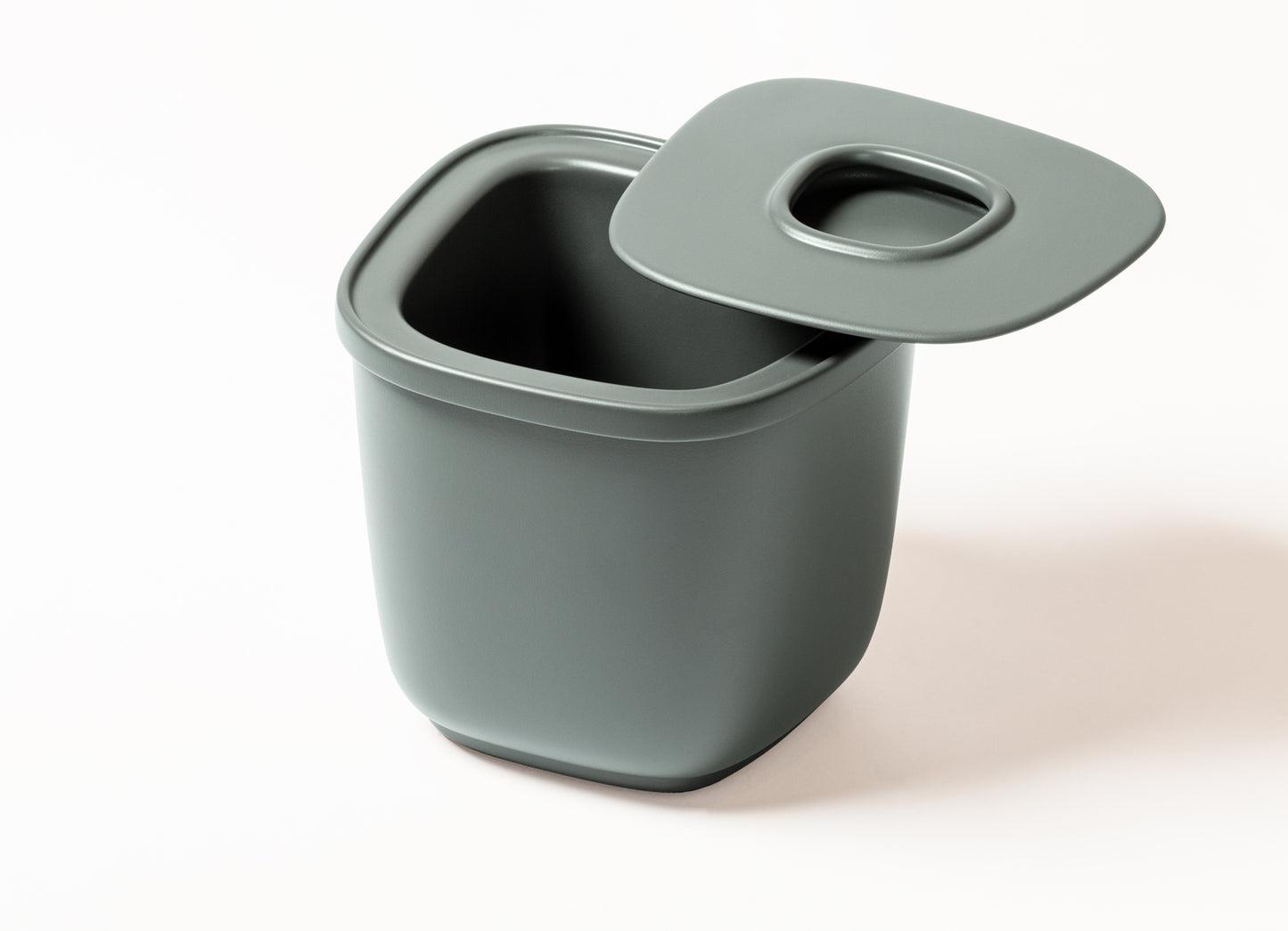 Giobagnara x Kelly Wearstler Maris Cast Aluminium Lidded Ice Bucket | Featuring an insulated double-chamber aluminum structure, this sleek ice bucket combines functionality with modern design, making it the perfect companion for your bar setup | Barware Accessories | 2Jour Concierge, your luxury lifestyle shop