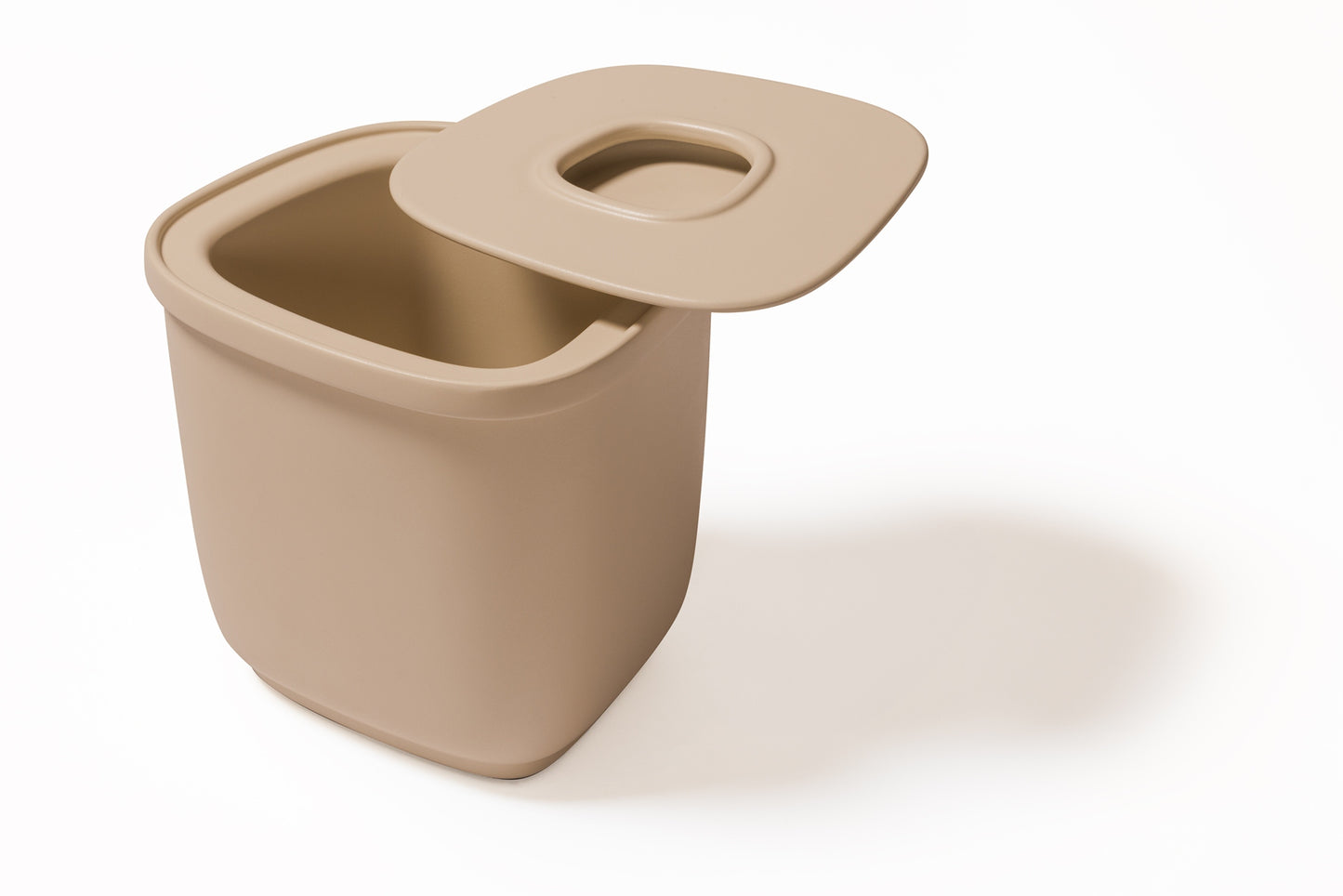 Giobagnara x Kelly Wearstler Maris Cast Aluminium Lidded Ice Bucket | Featuring an insulated double-chamber aluminum structure, this sleek ice bucket combines functionality with modern design, making it the perfect companion for your bar setup | Barware Accessories | 2Jour Concierge, your luxury lifestyle shop