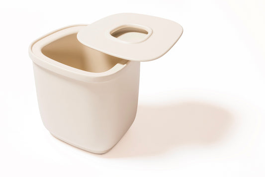 Giobagnara x Kelly Wearstler Maris Cast Aluminium Lidded Ice Bucket | Featuring an insulated double-chamber aluminum structure, this sleek ice bucket combines functionality with modern design, making it the perfect companion for your bar setup | Barware Accessories | 2Jour Concierge, your luxury lifestyle shop