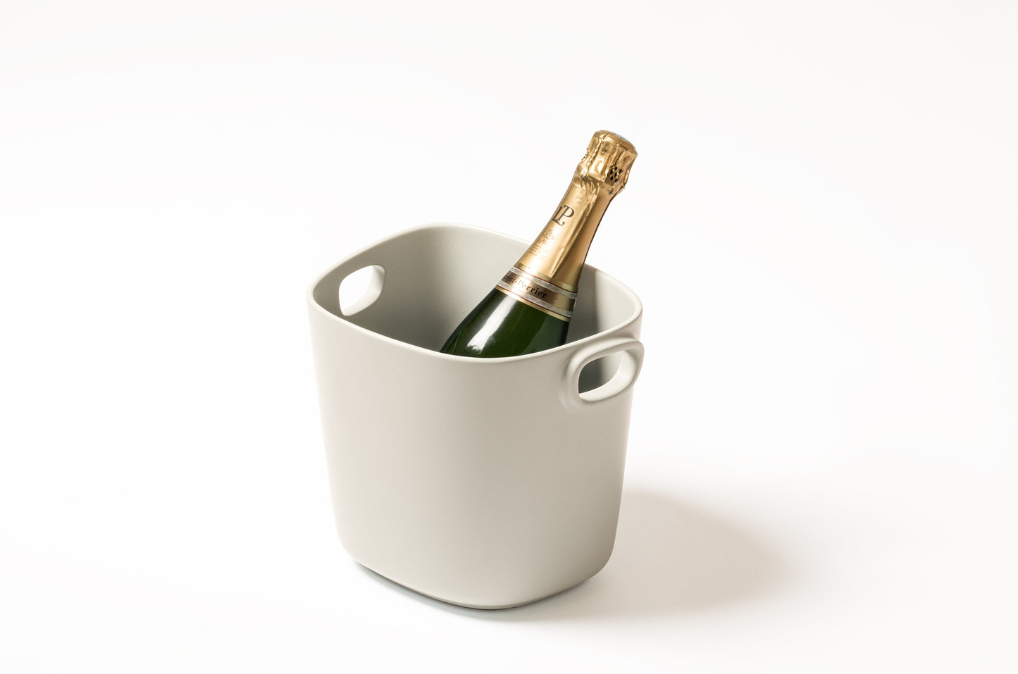 Maris Cast Aluminium Champagne Bucket | Giobagnara x Kelly Wearstler
Elegantly crafted sandblasted aluminium champagne bucket, available in various capacities to cater to your hosting needs. Perfect for a refined and modern entertaining experience. | Barware | 2Jour Concierge, your luxury lifestyle shop