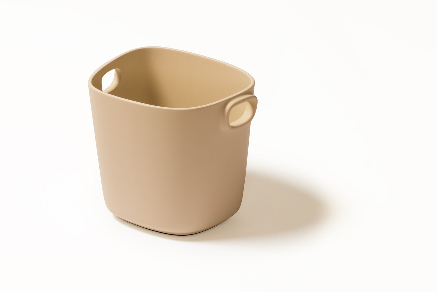 Maris Cast Aluminium Champagne Bucket | Giobagnara x Kelly Wearstler
Elegantly crafted sandblasted aluminium champagne bucket, available in various capacities to cater to your hosting needs. Perfect for a refined and modern entertaining experience. | Barware | 2Jour Concierge, your luxury lifestyle shop